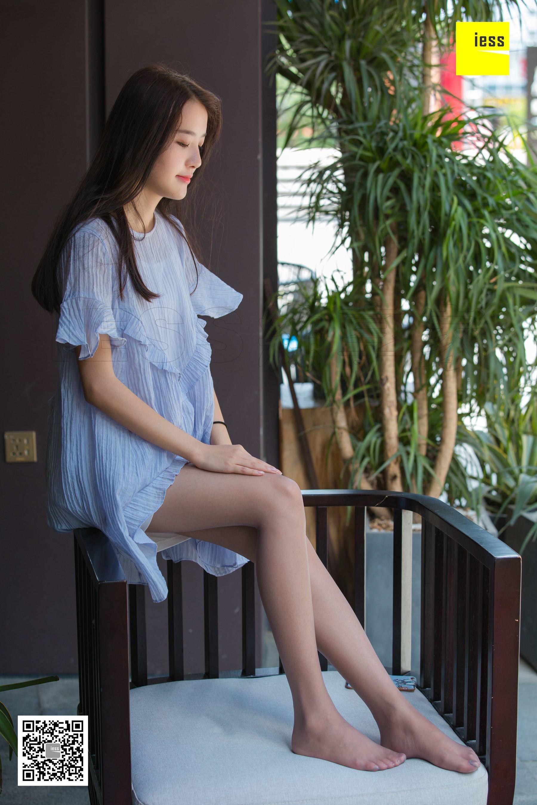 [异思趣向IESS] 模特婉萍 《婉萍素雅风灰丝》