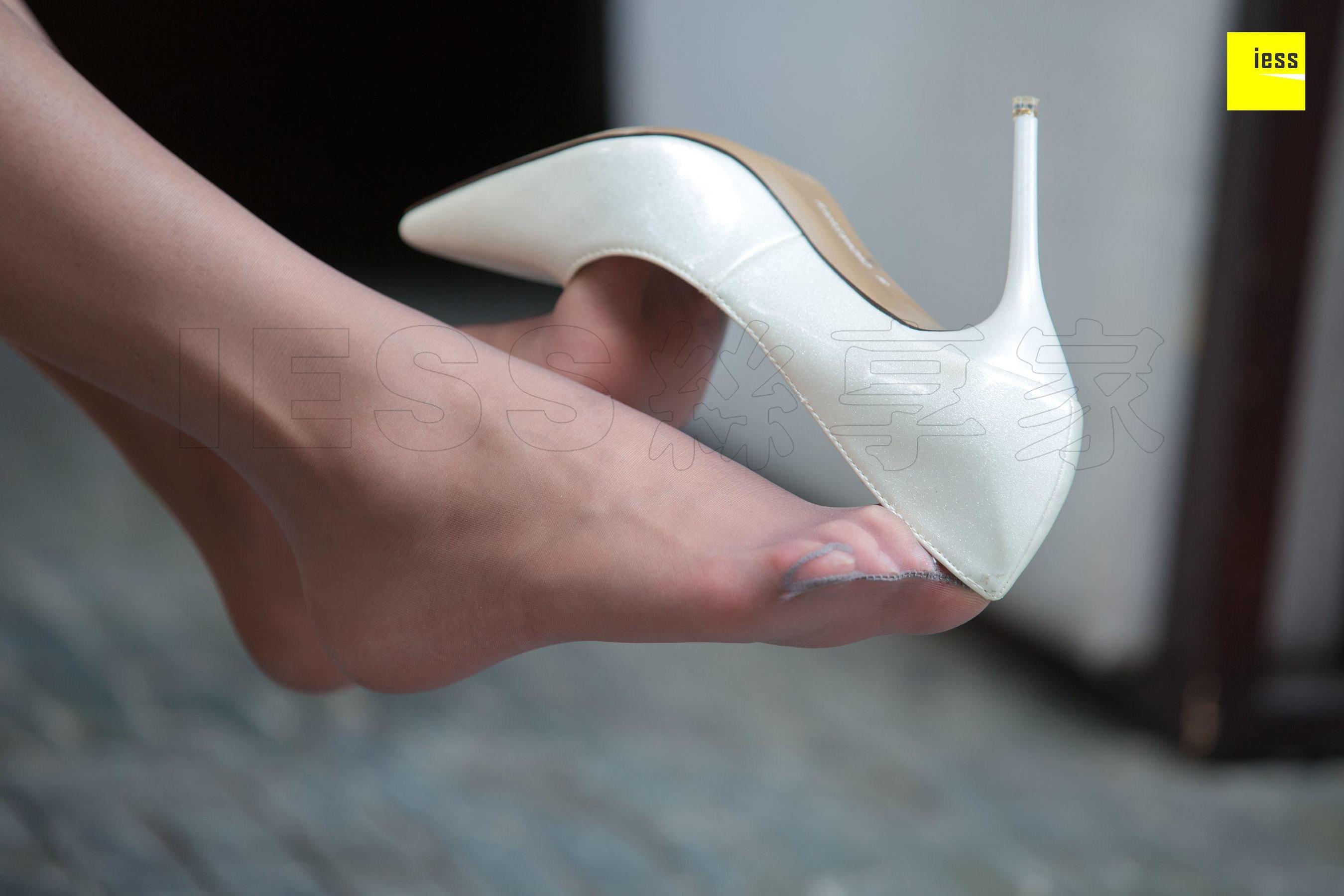 [异思趣向IESS] 模特婉萍 《婉萍素雅风灰丝》