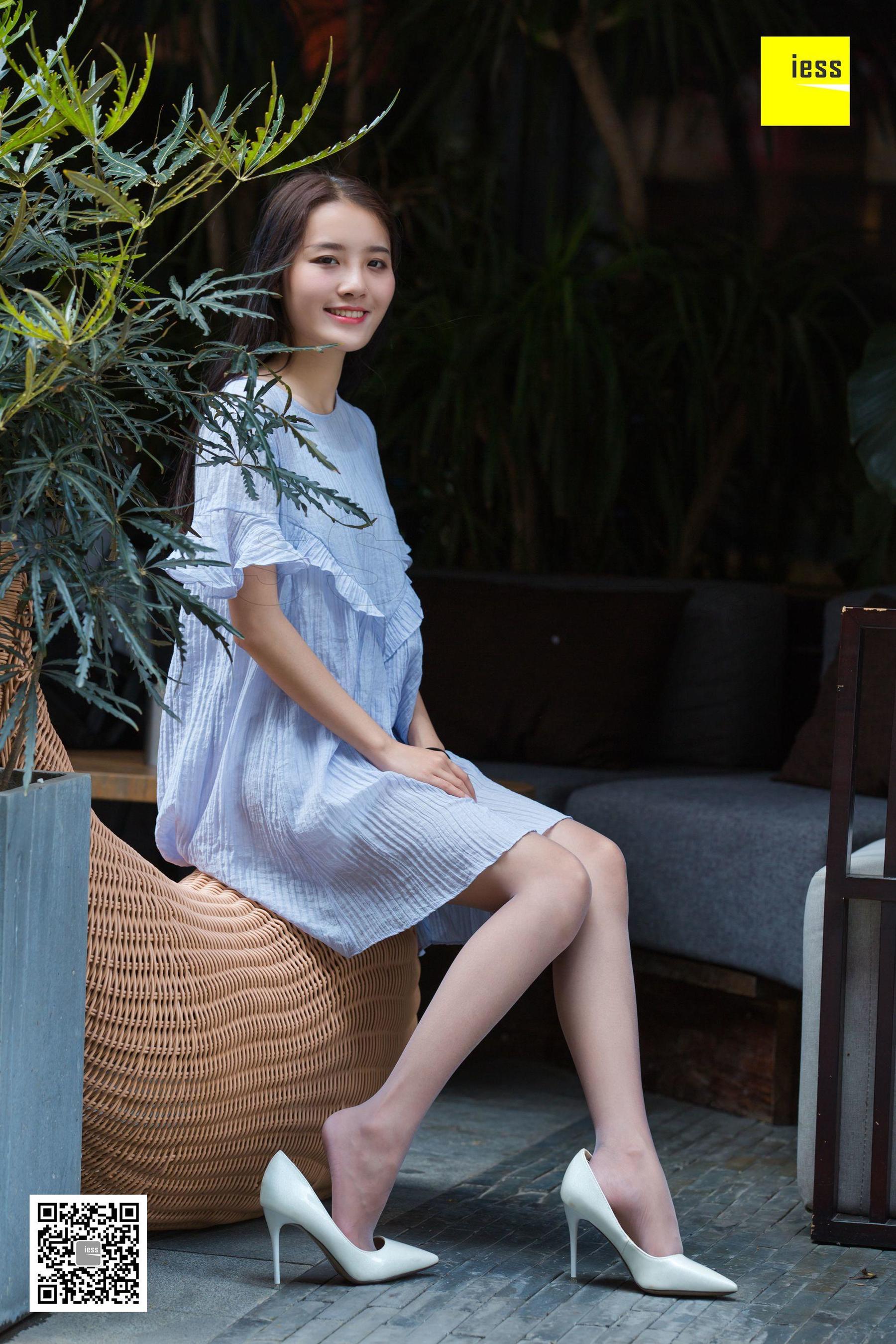[异思趣向IESS] 模特婉萍 《婉萍素雅风灰丝》