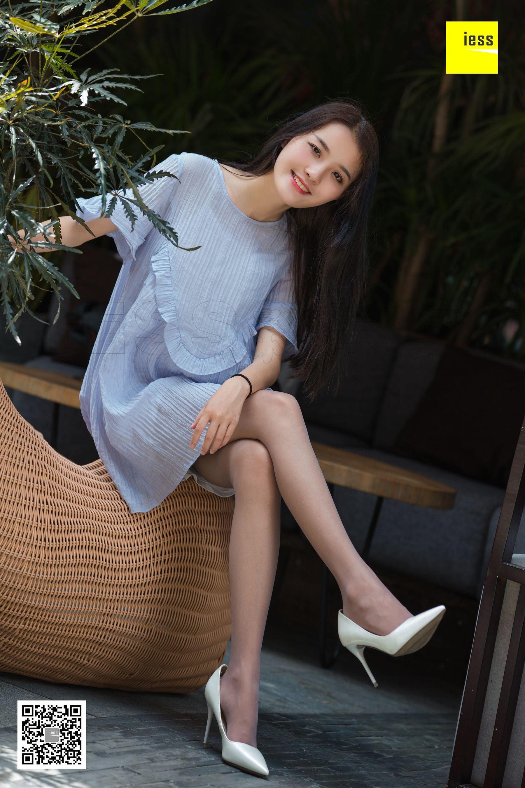 [异思趣向IESS] 模特婉萍 《婉萍素雅风灰丝》