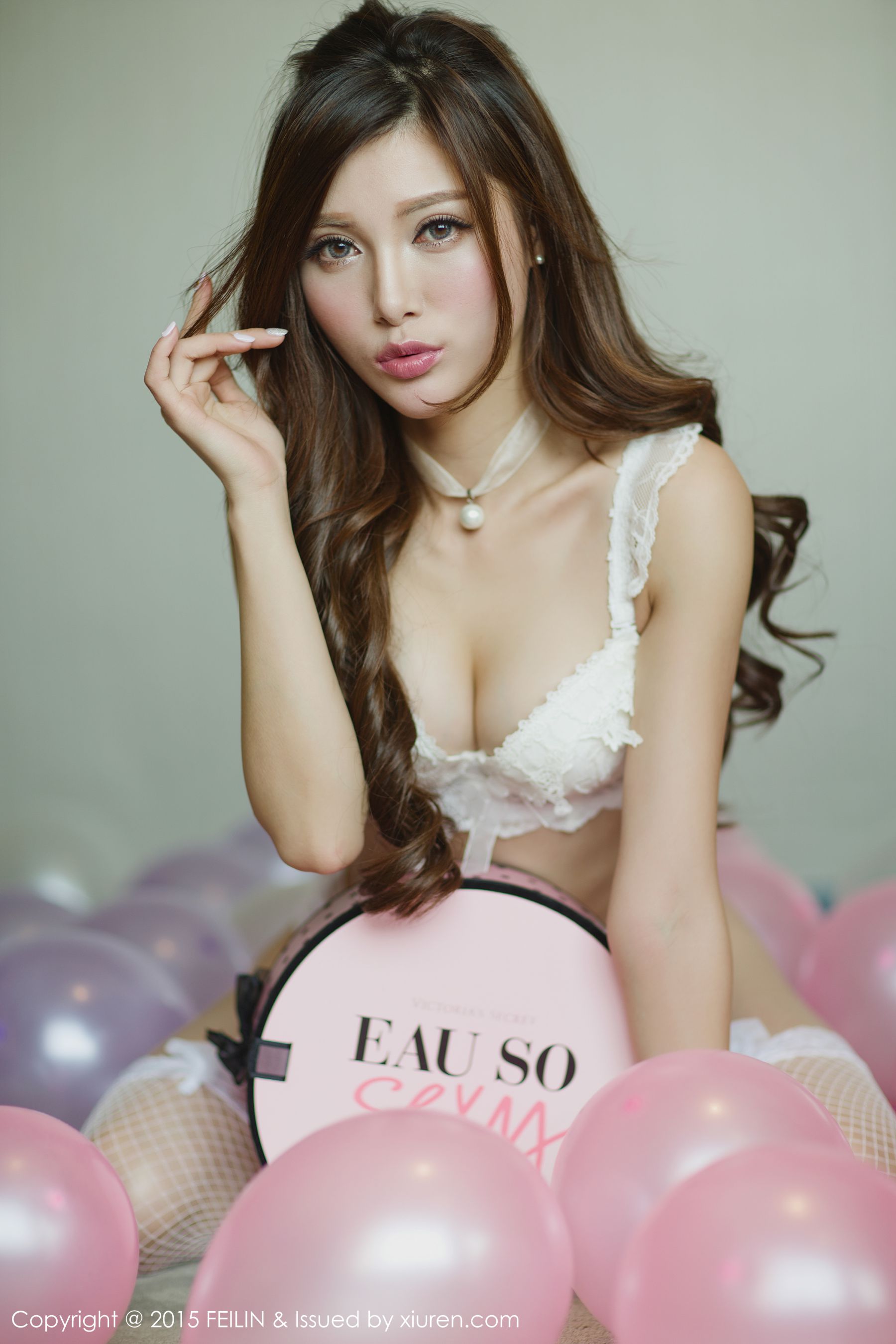 奶茶-Emily - 首刊模特 [嗲囡囡FEILIN] Vol.001
