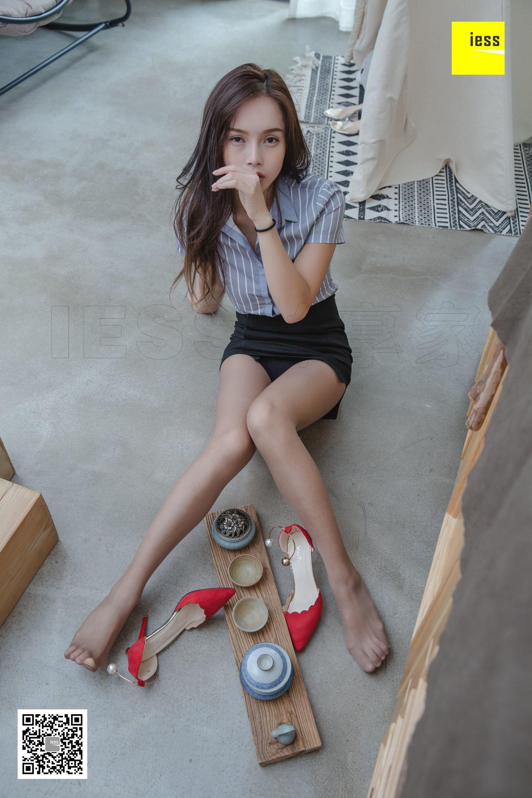[异思趣向IESS] 模特小羽 《小羽制服咖啡丝》
