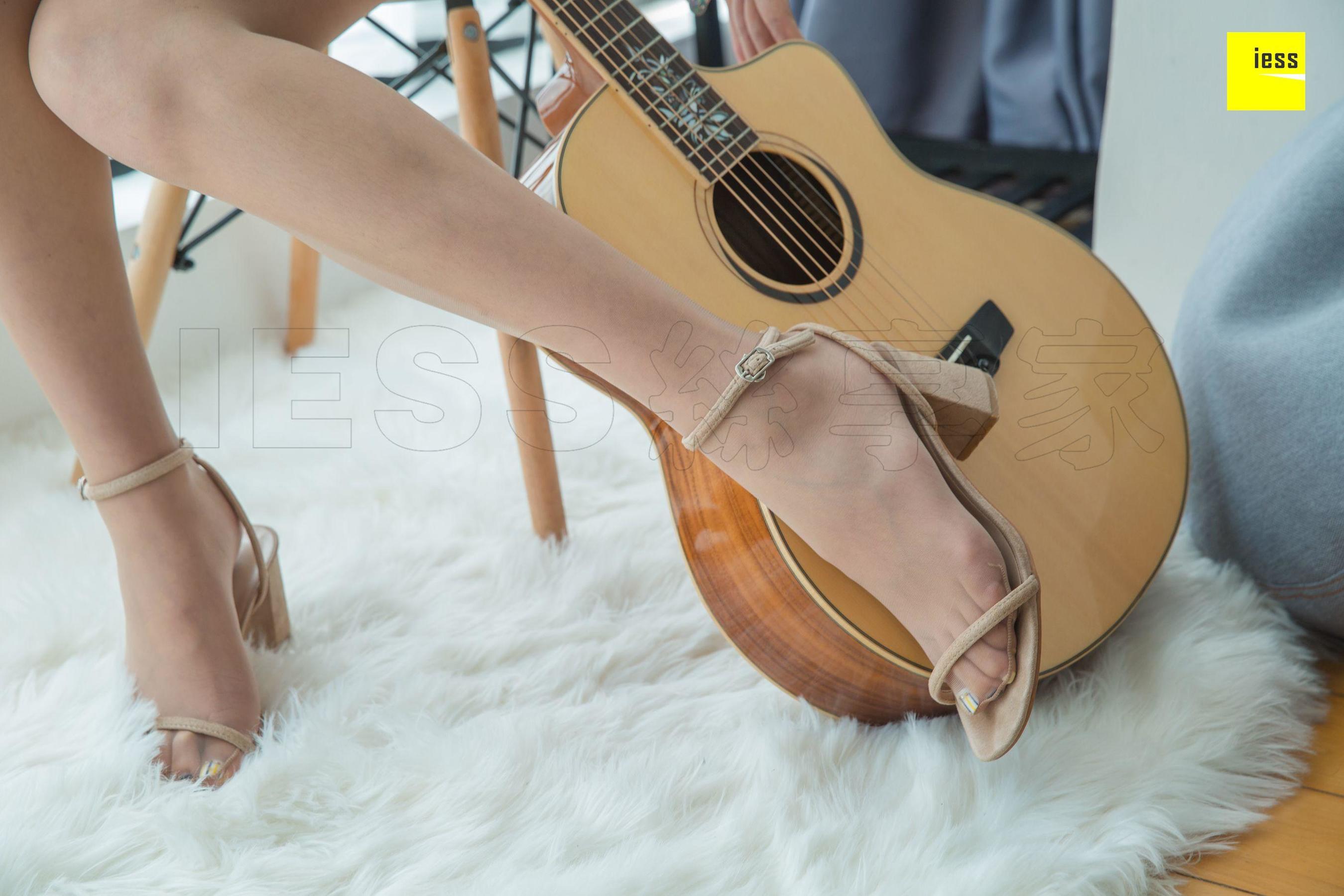 [异思趣向IESS] 模特曦然 《我的女同事会弹琴》