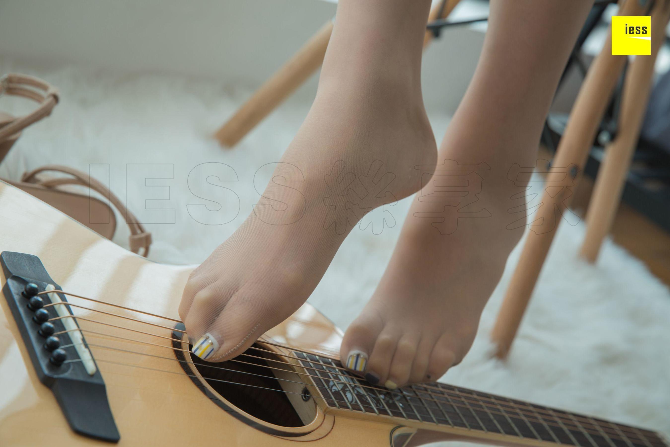 [异思趣向IESS] 模特曦然 《我的女同事会弹琴》