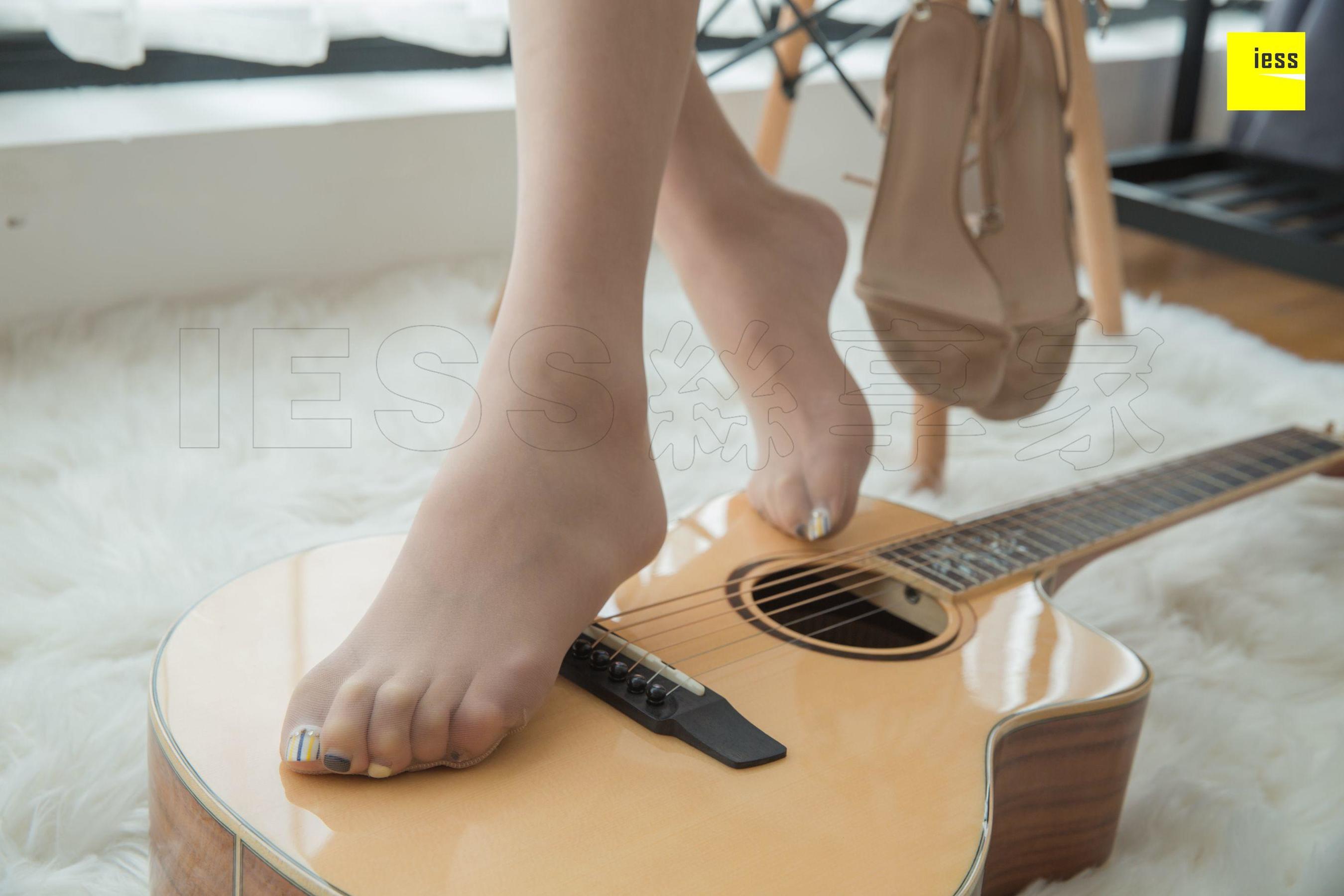 [异思趣向IESS] 模特曦然 《我的女同事会弹琴》