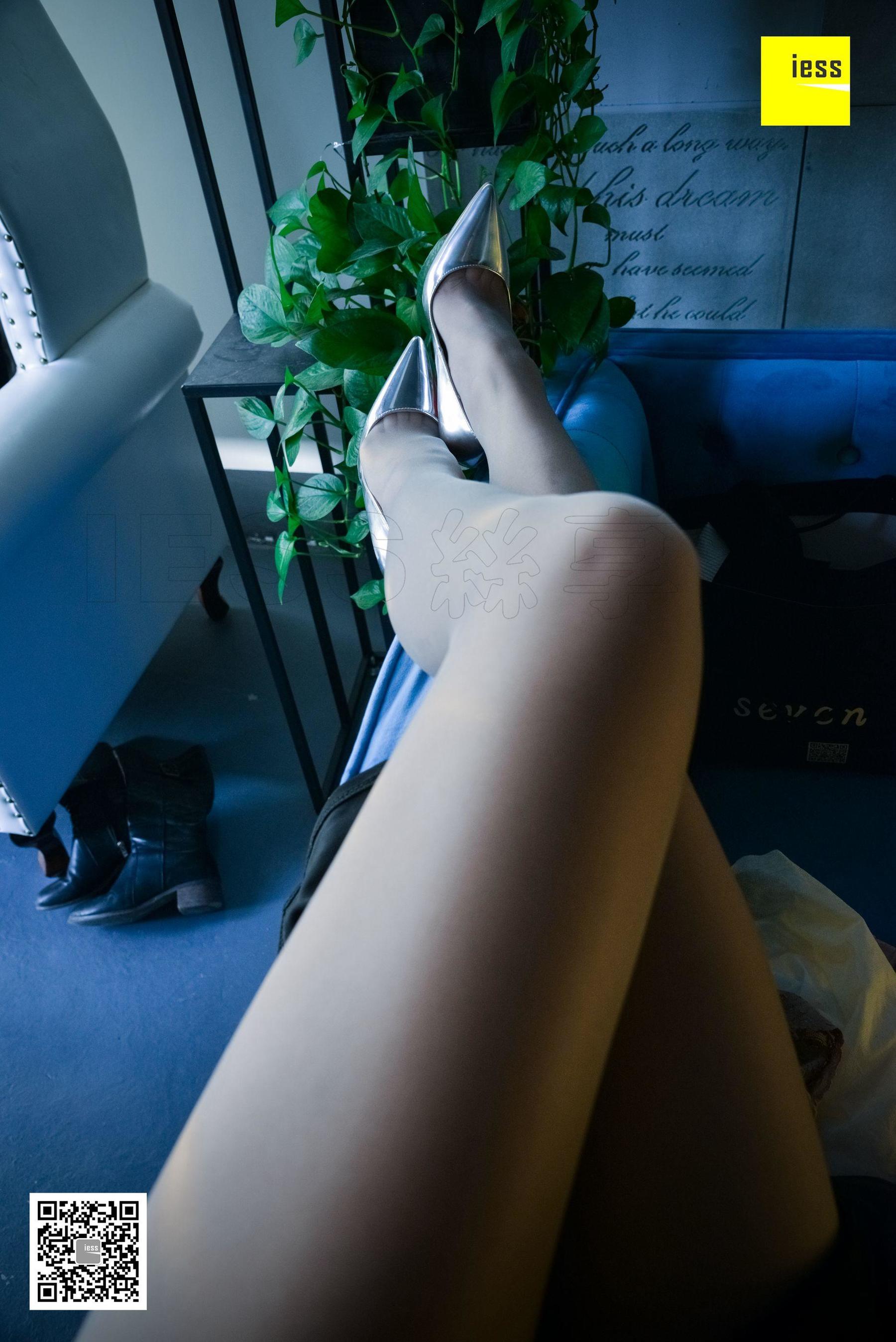 [异思趣向IESS] 模特秋秋《秋秋舞蹈开衩裙》