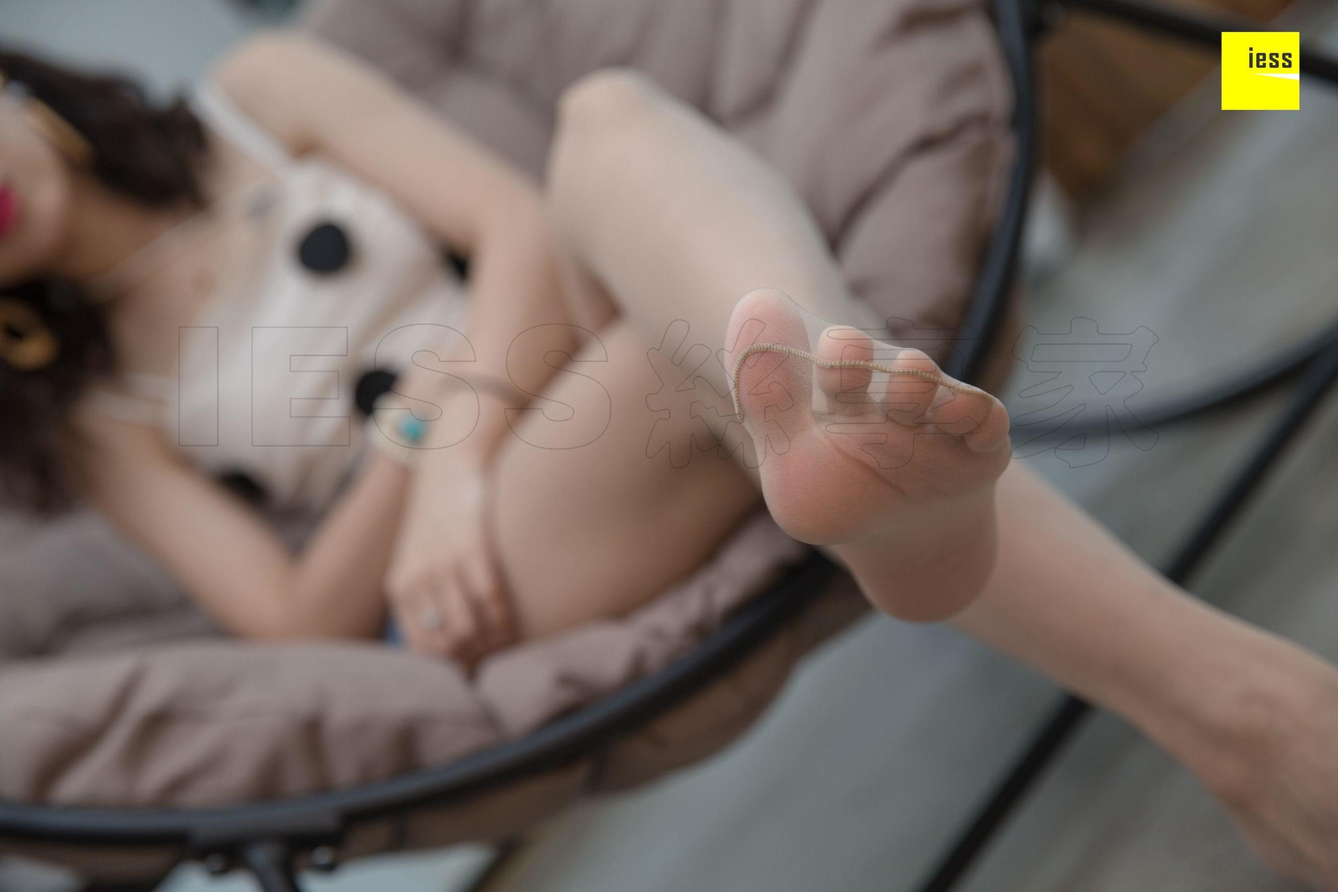 [异思趣向IESS] 模特辣妈君君 《辣妈热裤凉拖》