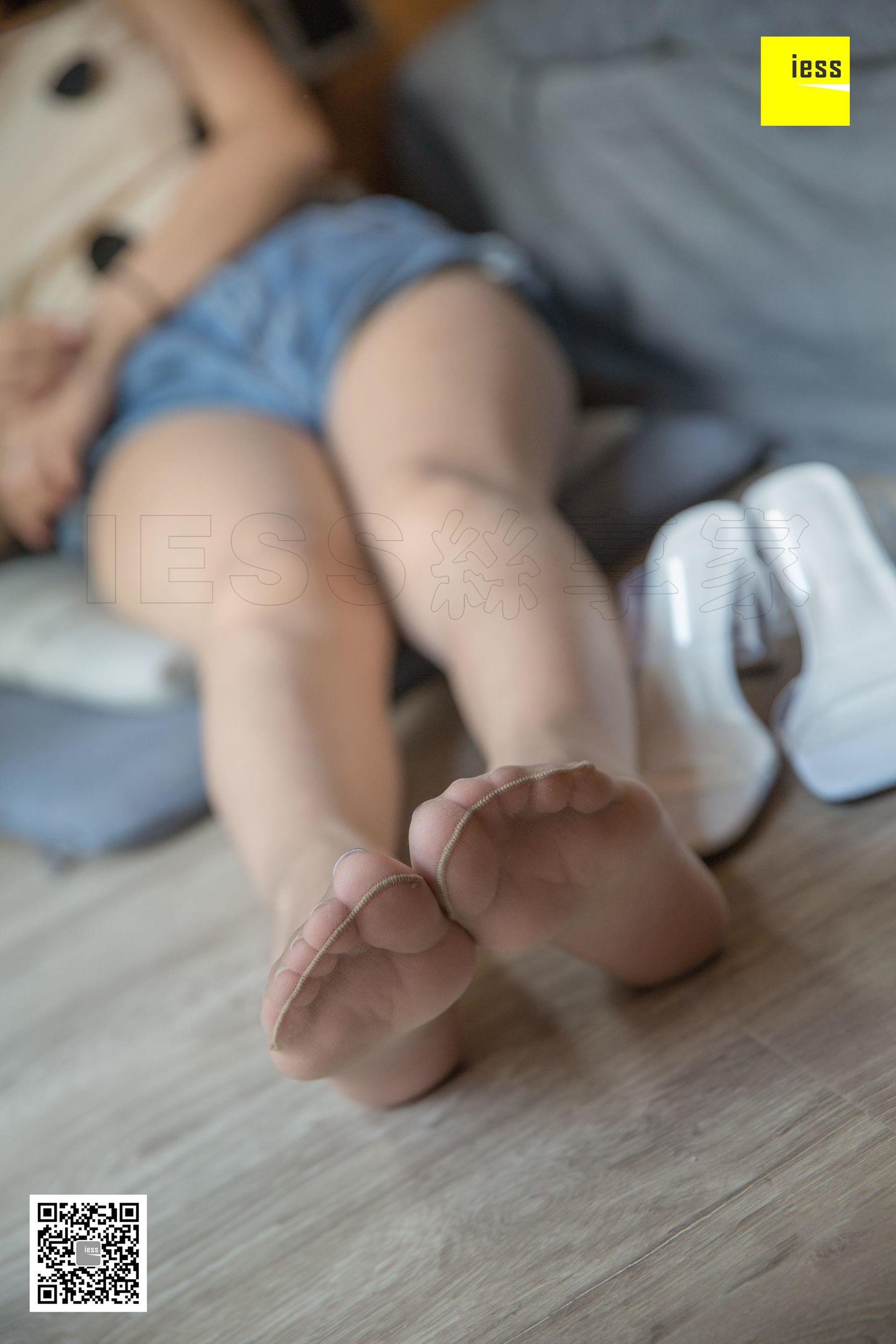 [异思趣向IESS] 模特辣妈君君 《辣妈热裤凉拖》