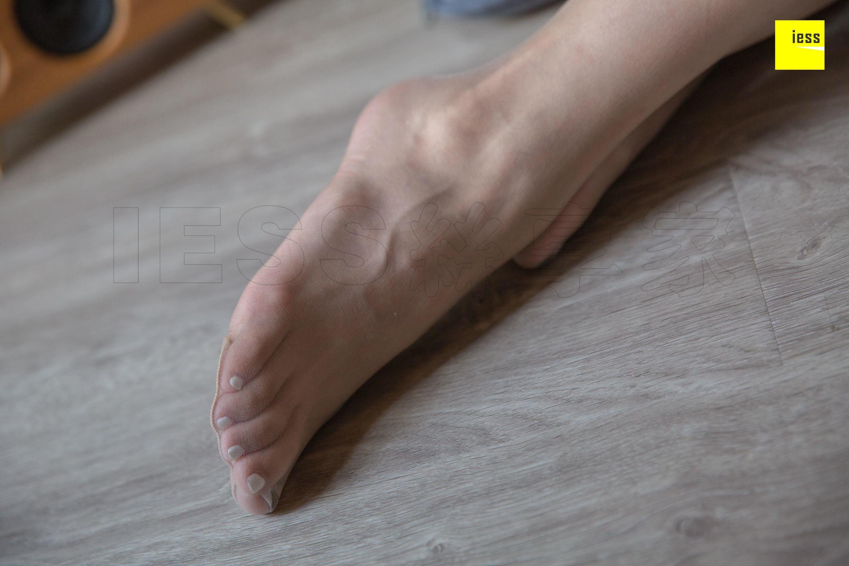 [异思趣向IESS] 模特辣妈君君 《辣妈热裤凉拖》