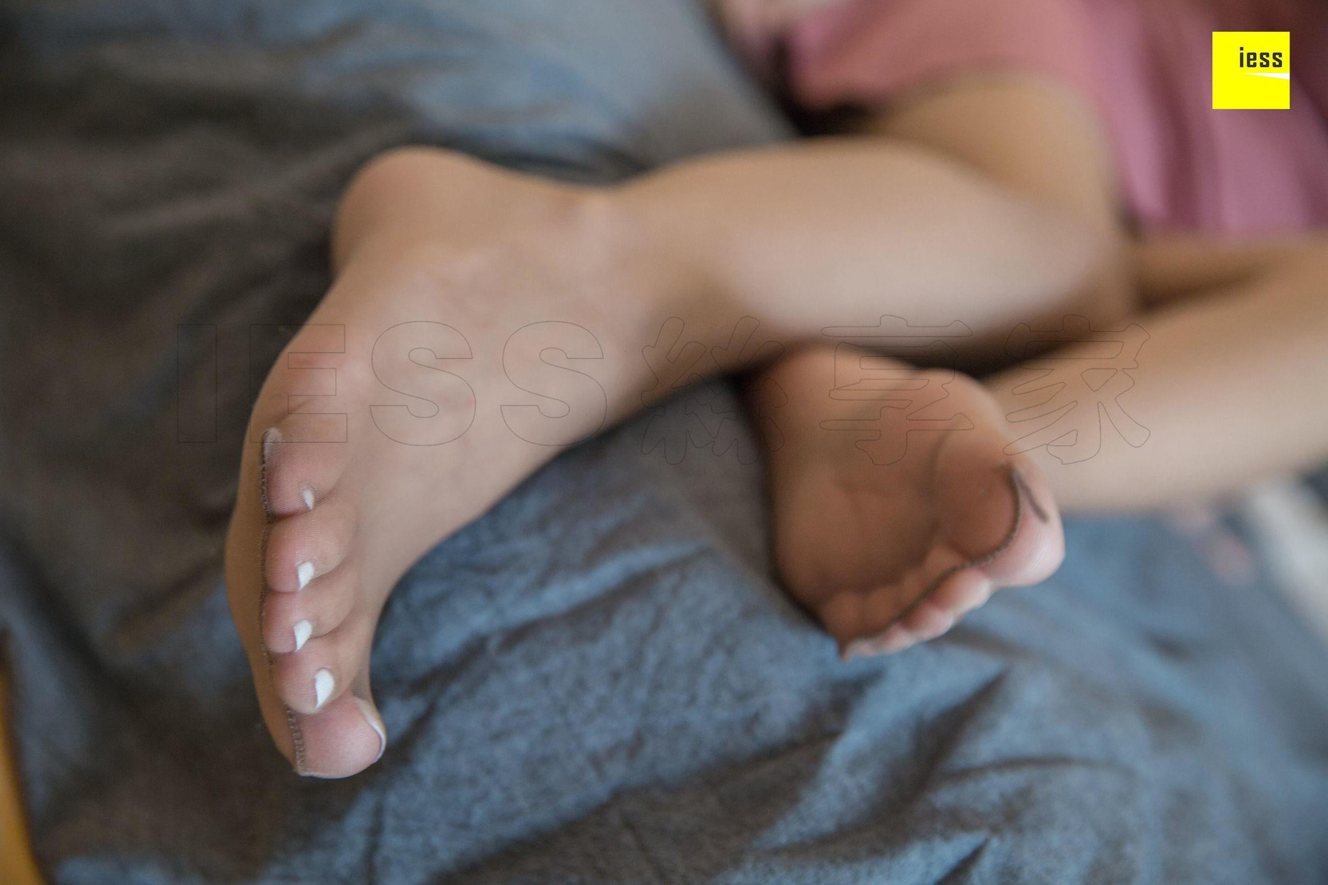 [异思趣向IESS] 模特辣妈君君 《辣妈知性咖啡丝》