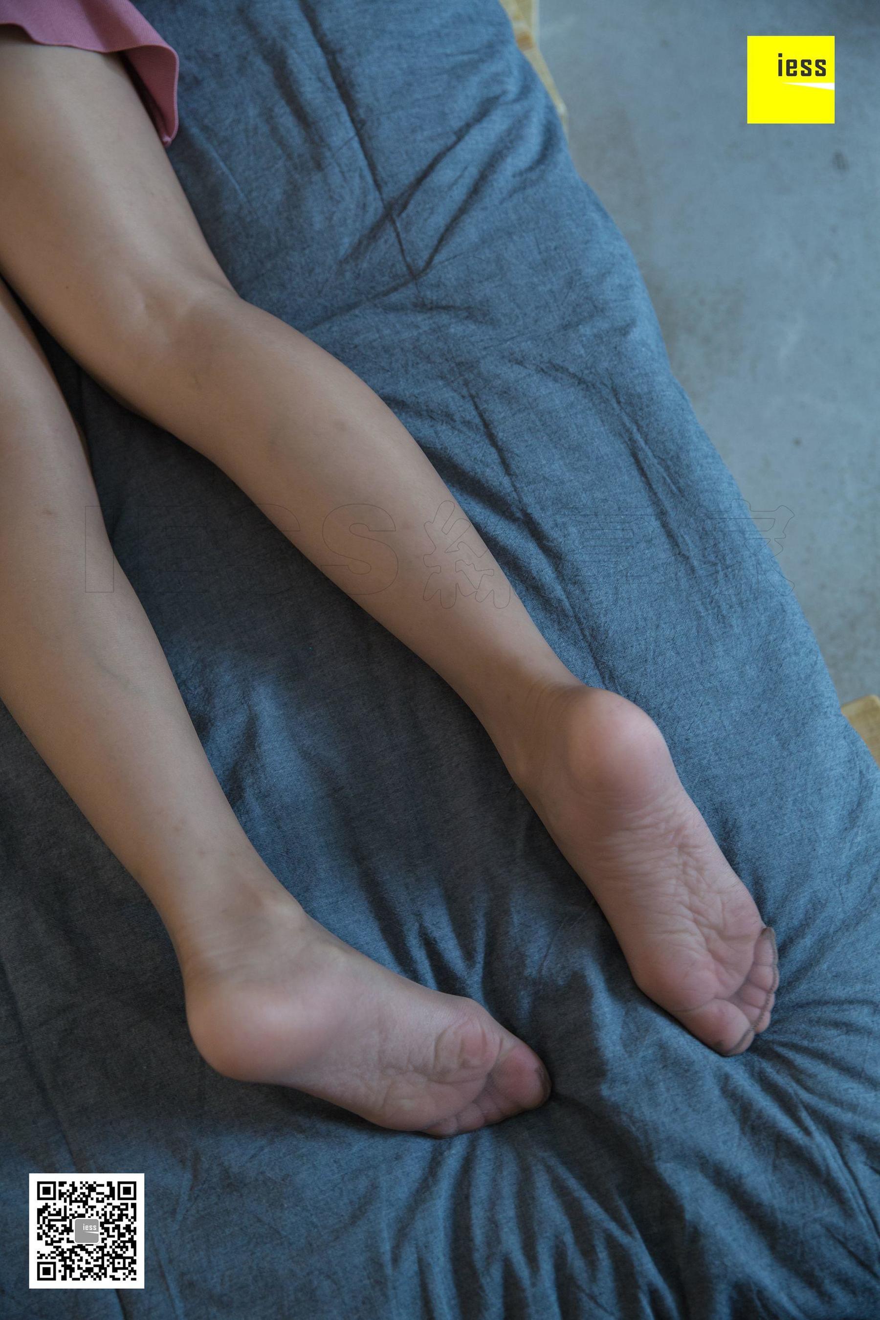 [异思趣向IESS] 模特辣妈君君 《辣妈知性咖啡丝》