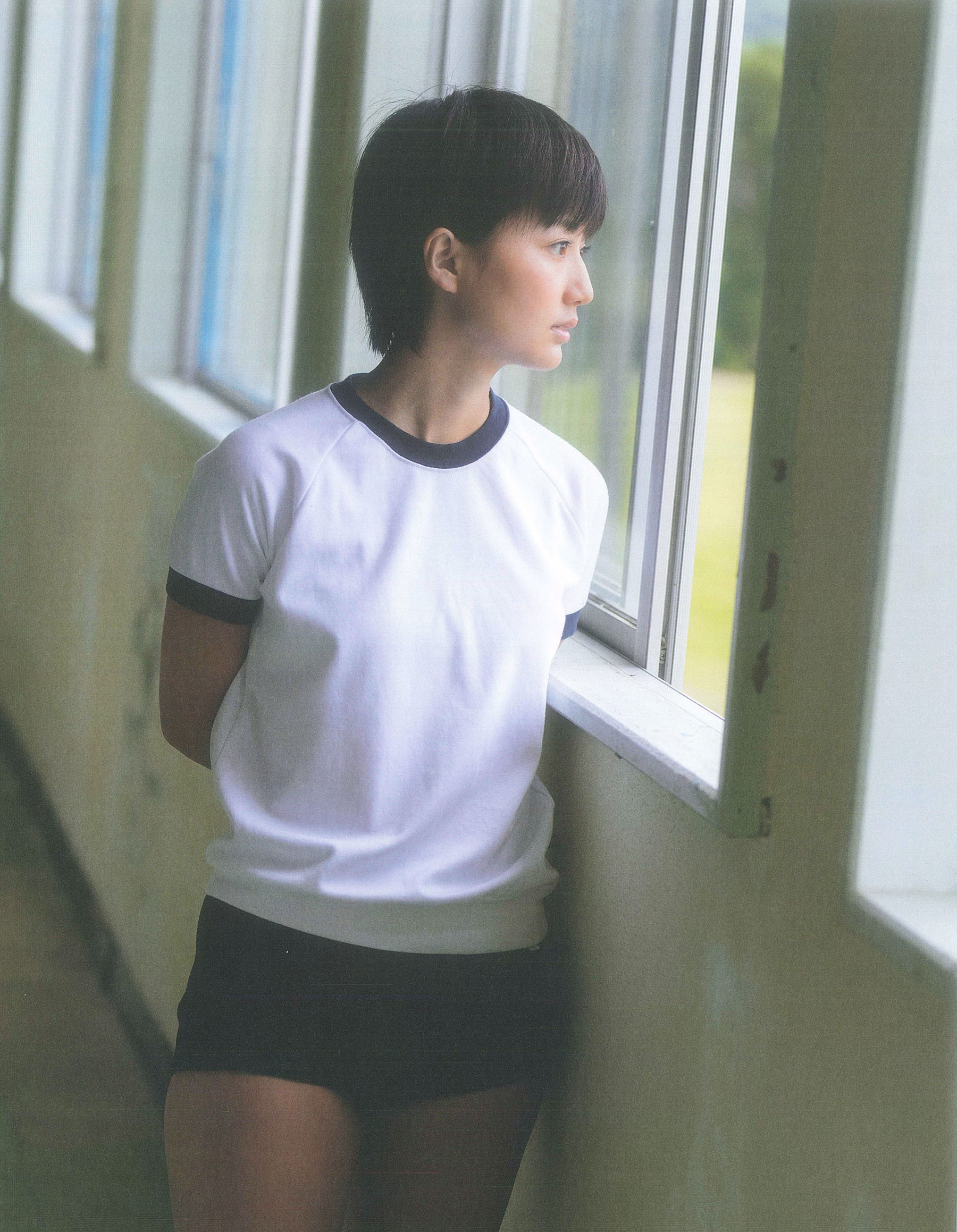 Manami Arai 新井愛瞳『セブンティーンズ?ブルー』1st写真集