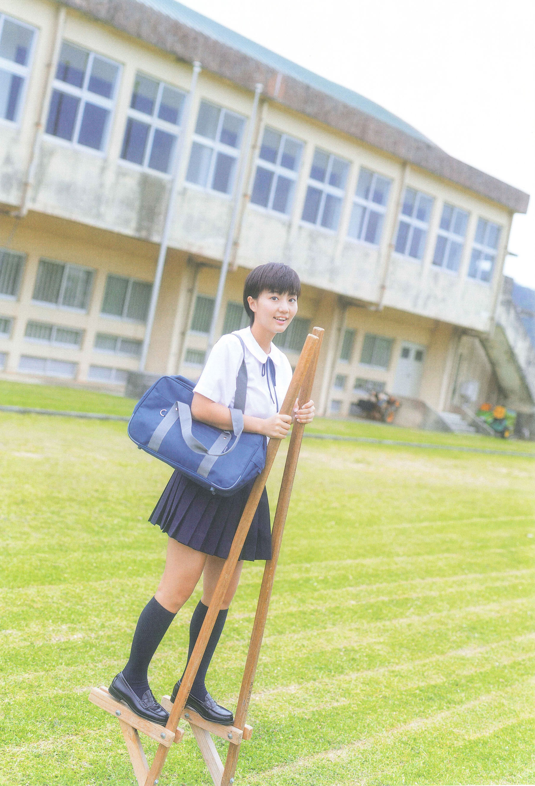 Manami Arai 新井愛瞳『セブンティーンズ?ブルー』1st写真集