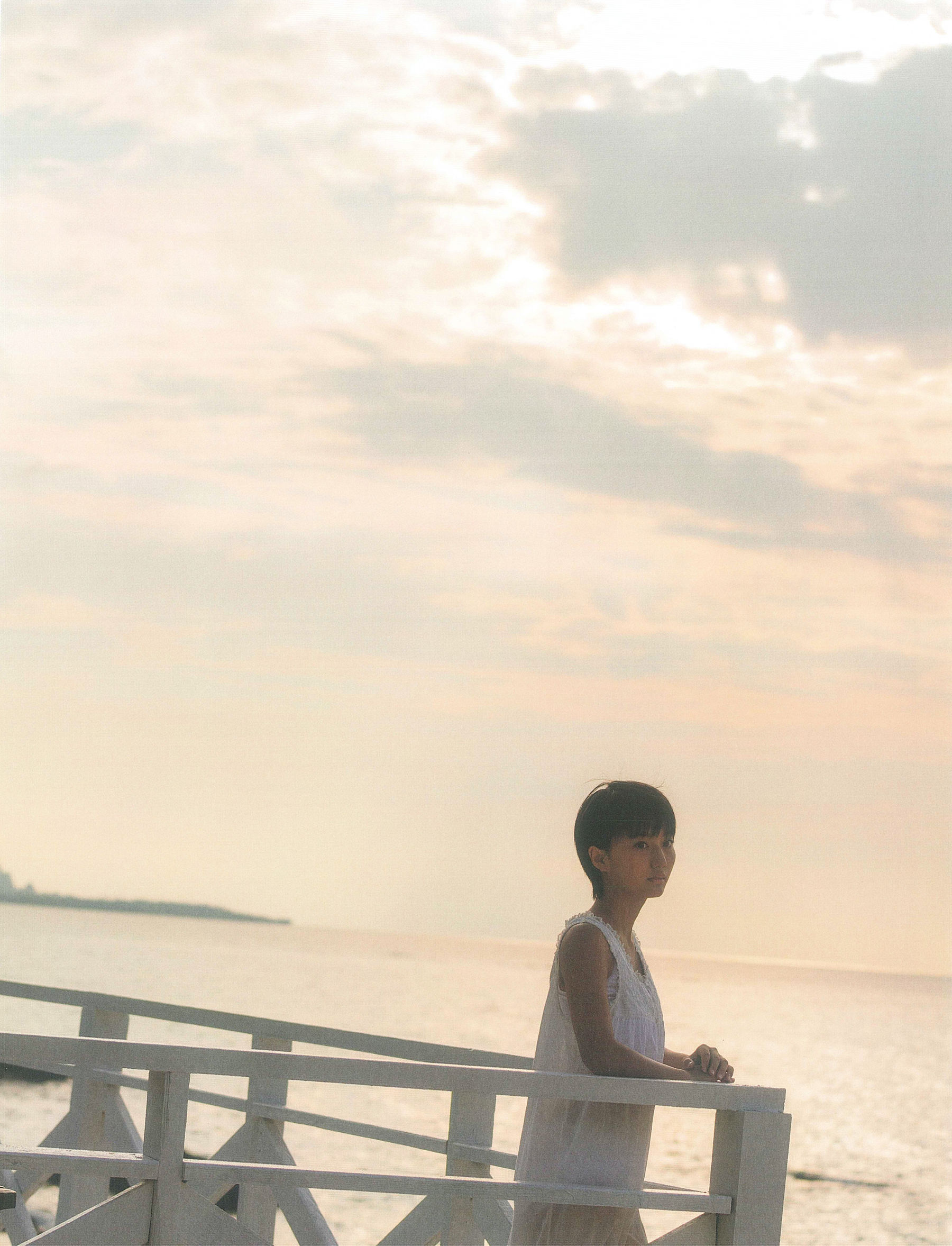 Manami Arai 新井愛瞳『セブンティーンズ?ブルー』1st写真集