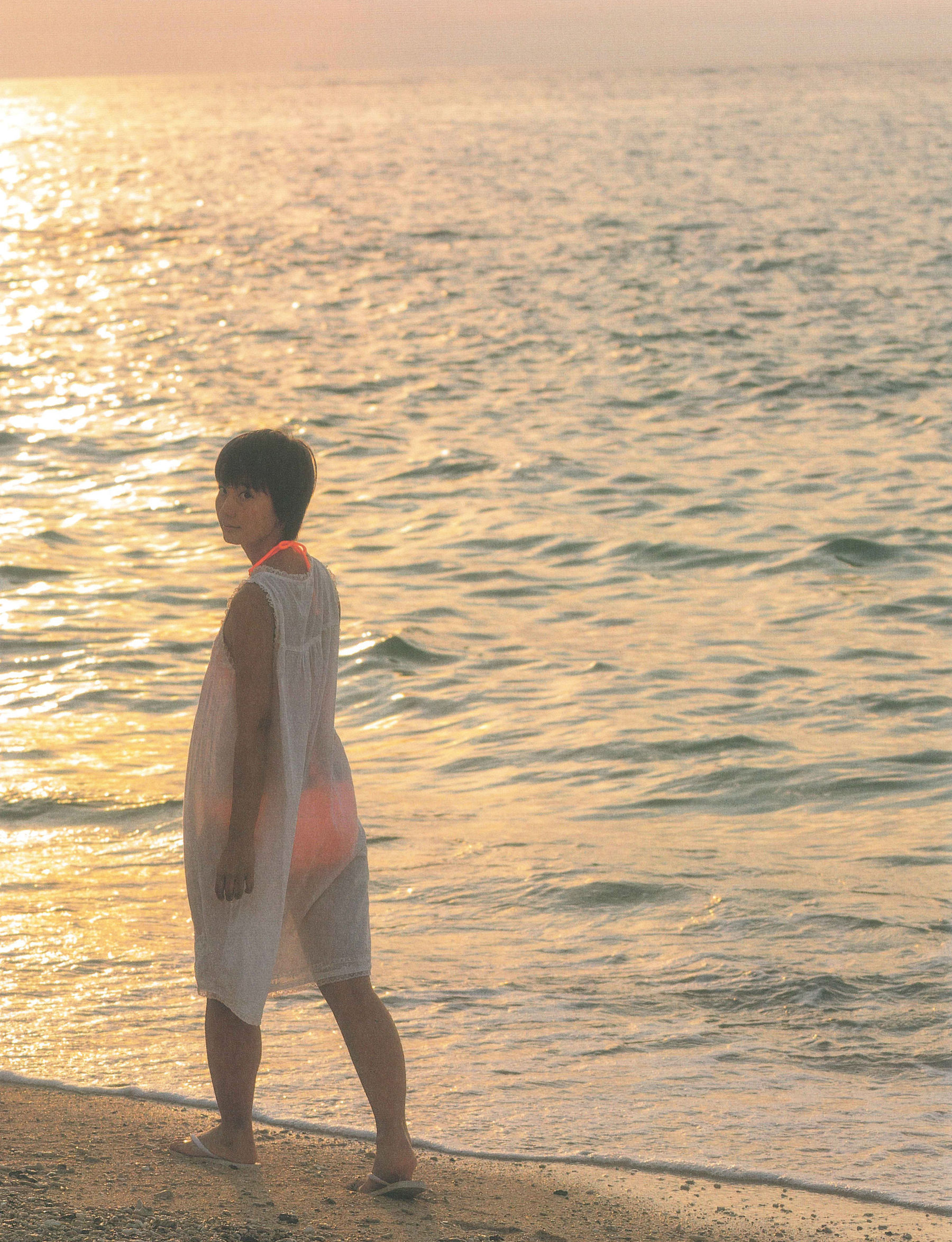 Manami Arai 新井愛瞳『セブンティーンズ?ブルー』1st写真集