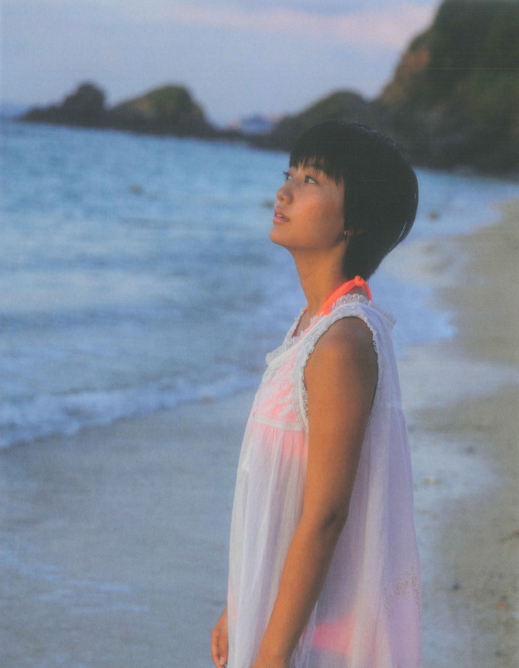 Manami Arai 新井愛瞳『セブンティーンズ?ブルー』1st写真集