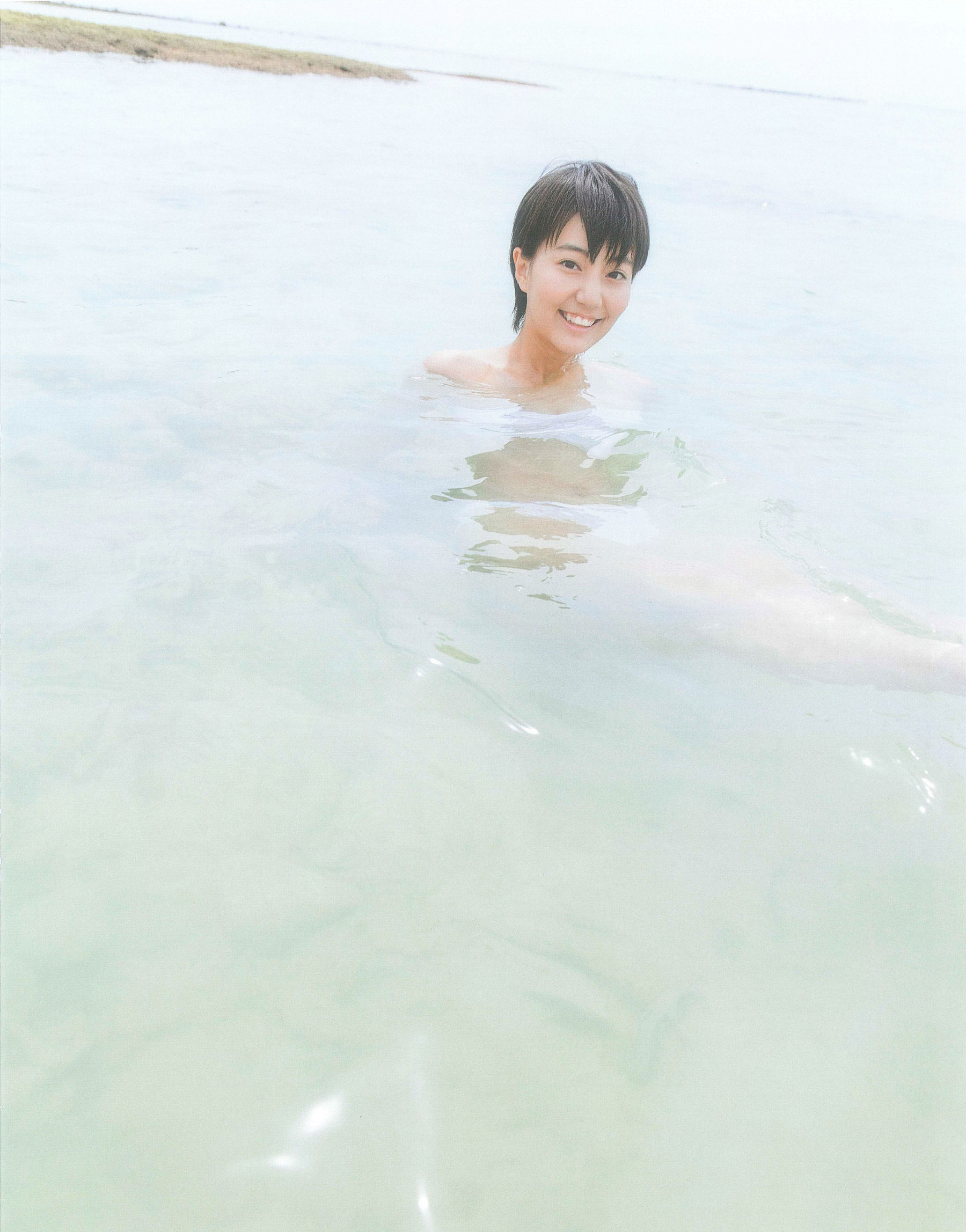 Manami Arai 新井愛瞳『セブンティーンズ?ブルー』1st写真集