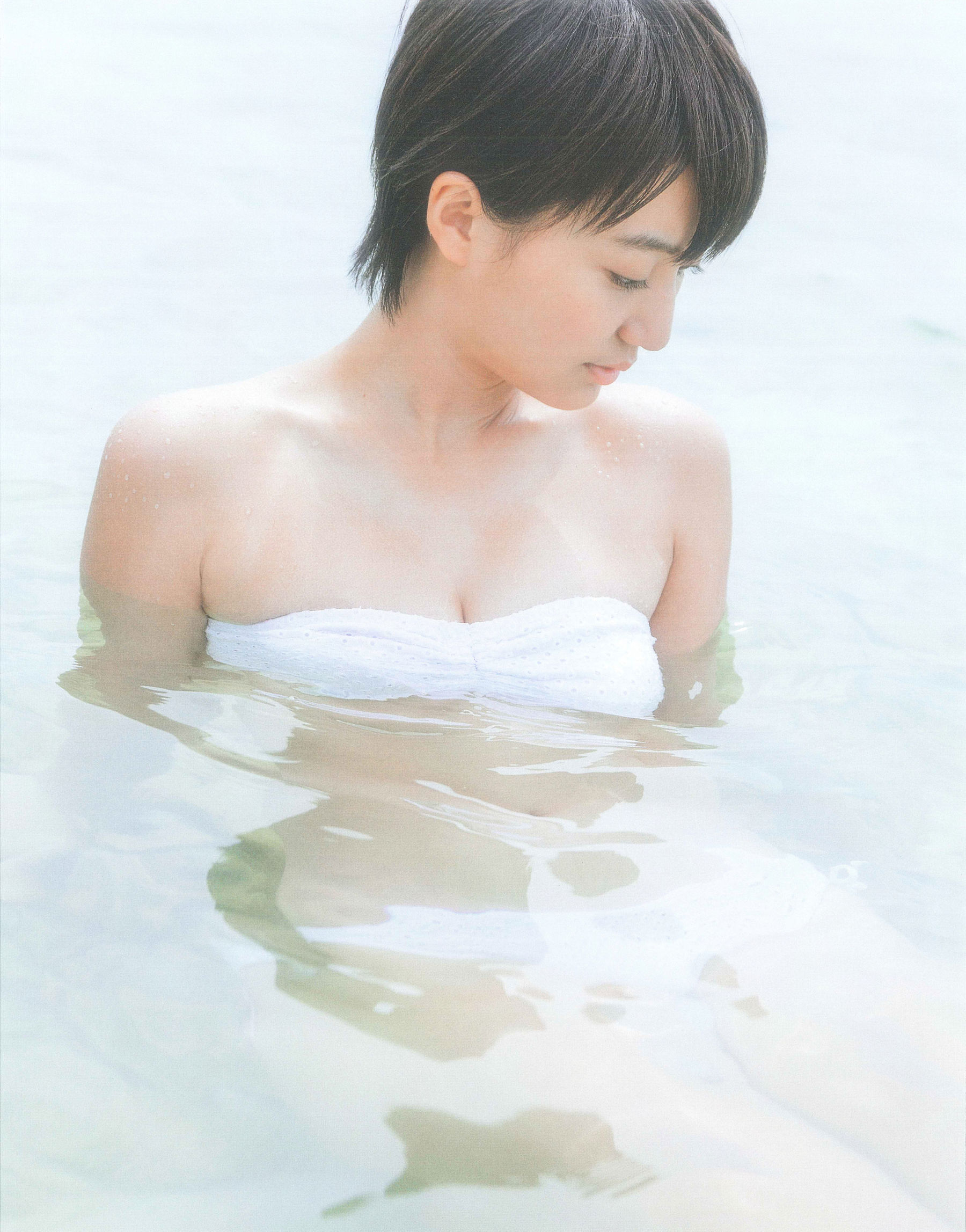 Manami Arai 新井愛瞳『セブンティーンズ?ブルー』1st写真集