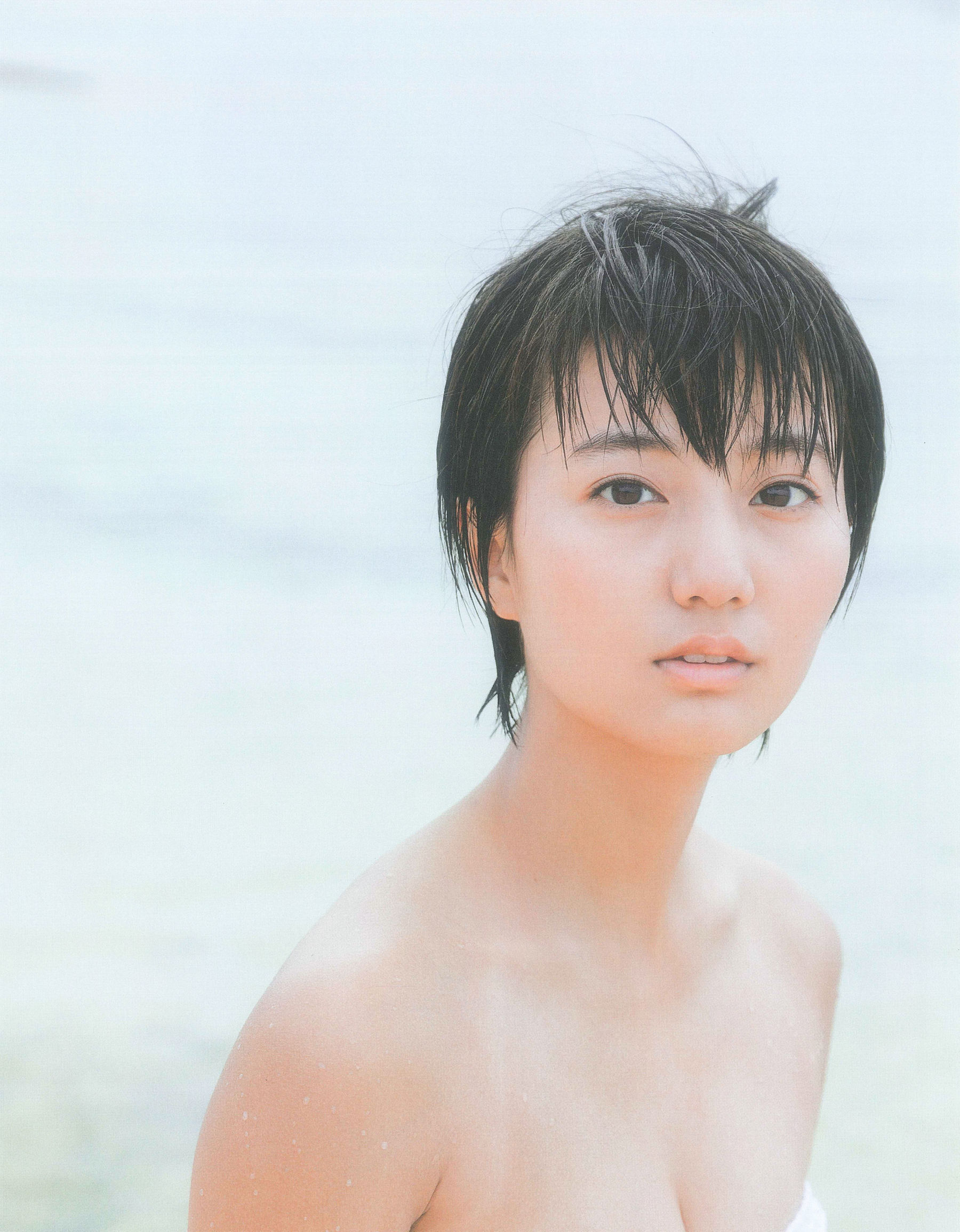 Manami Arai 新井愛瞳『セブンティーンズ?ブルー』1st写真集