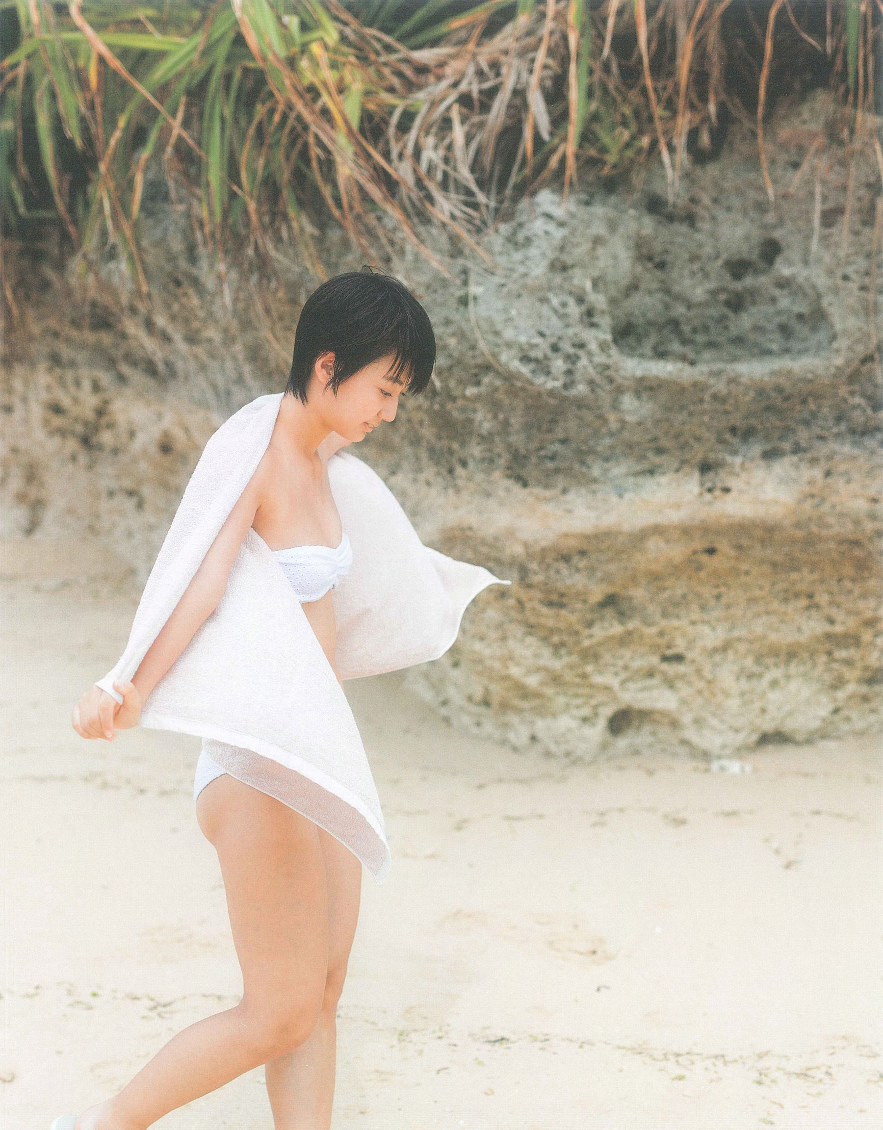 Manami Arai 新井愛瞳『セブンティーンズ?ブルー』1st写真集