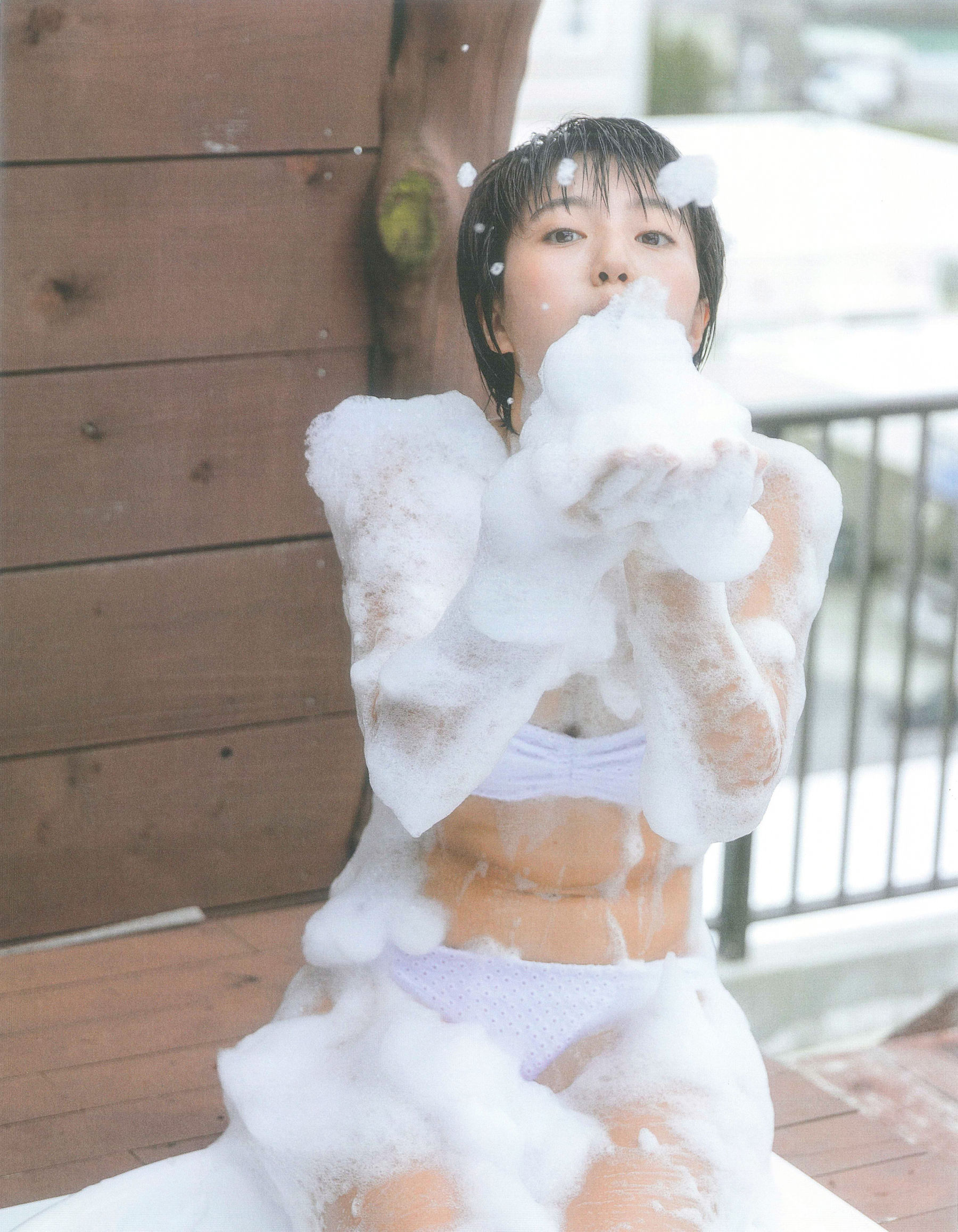 Manami Arai 新井愛瞳『セブンティーンズ?ブルー』1st写真集