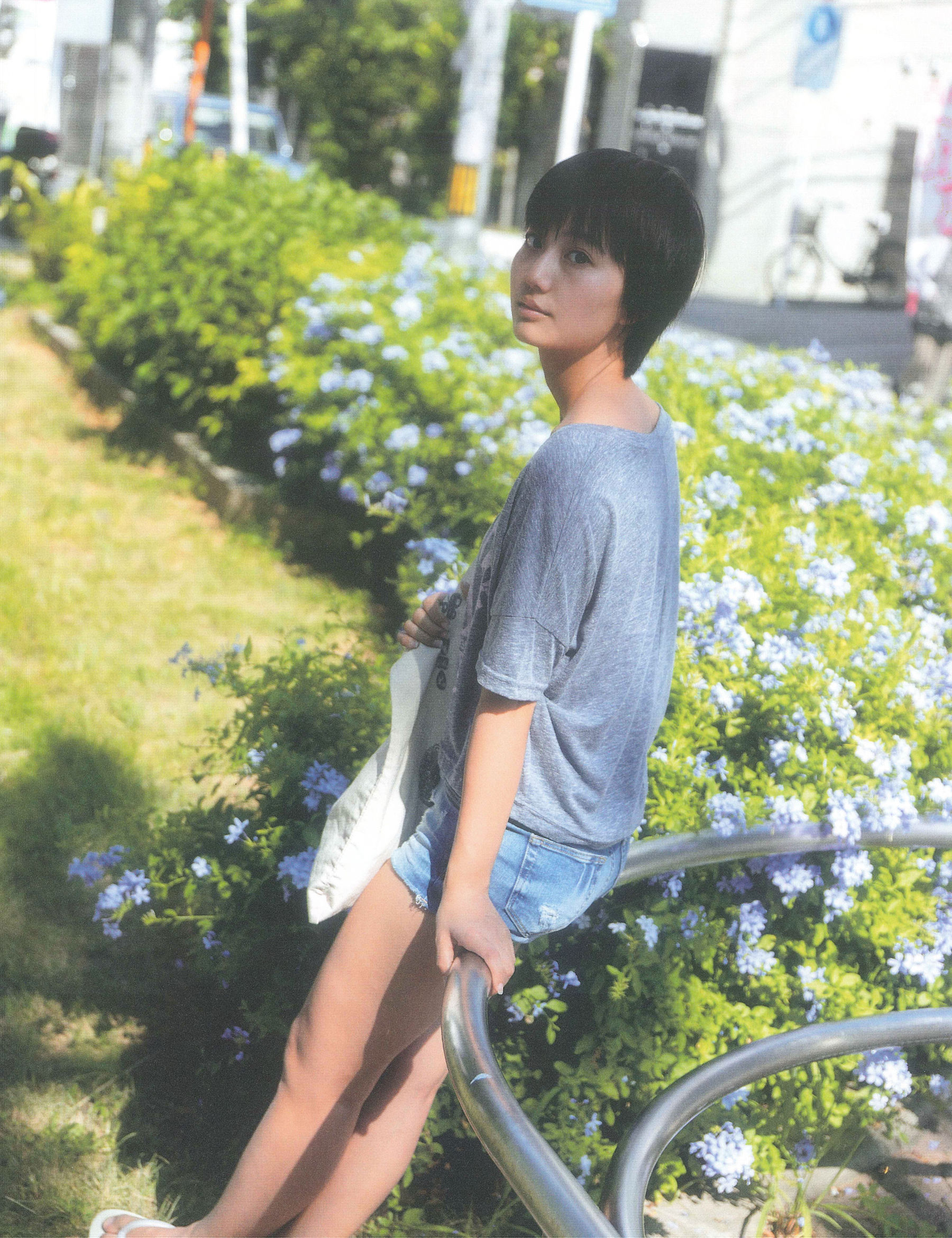 Manami Arai 新井愛瞳『セブンティーンズ?ブルー』1st写真集