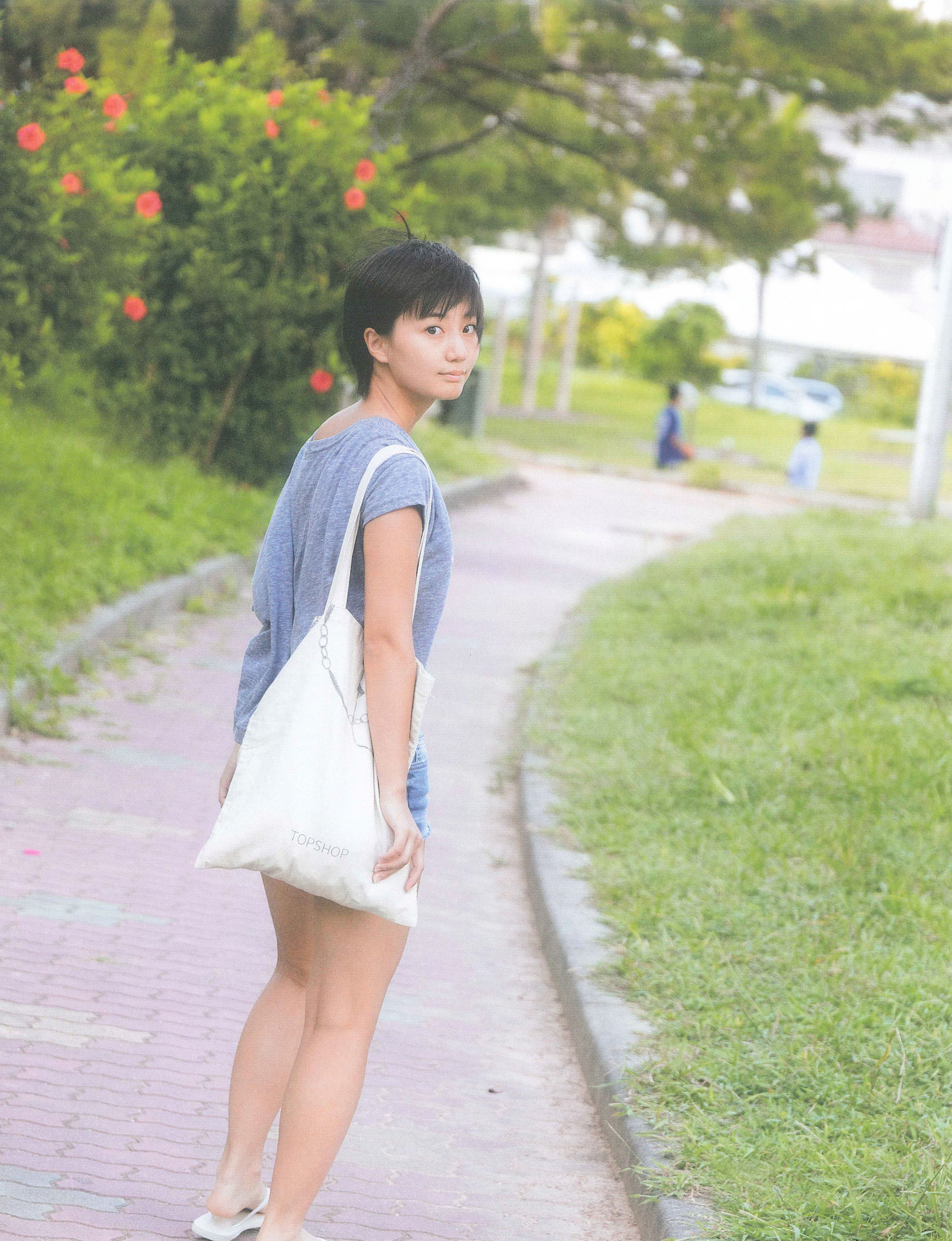 Manami Arai 新井愛瞳『セブンティーンズ?ブルー』1st写真集