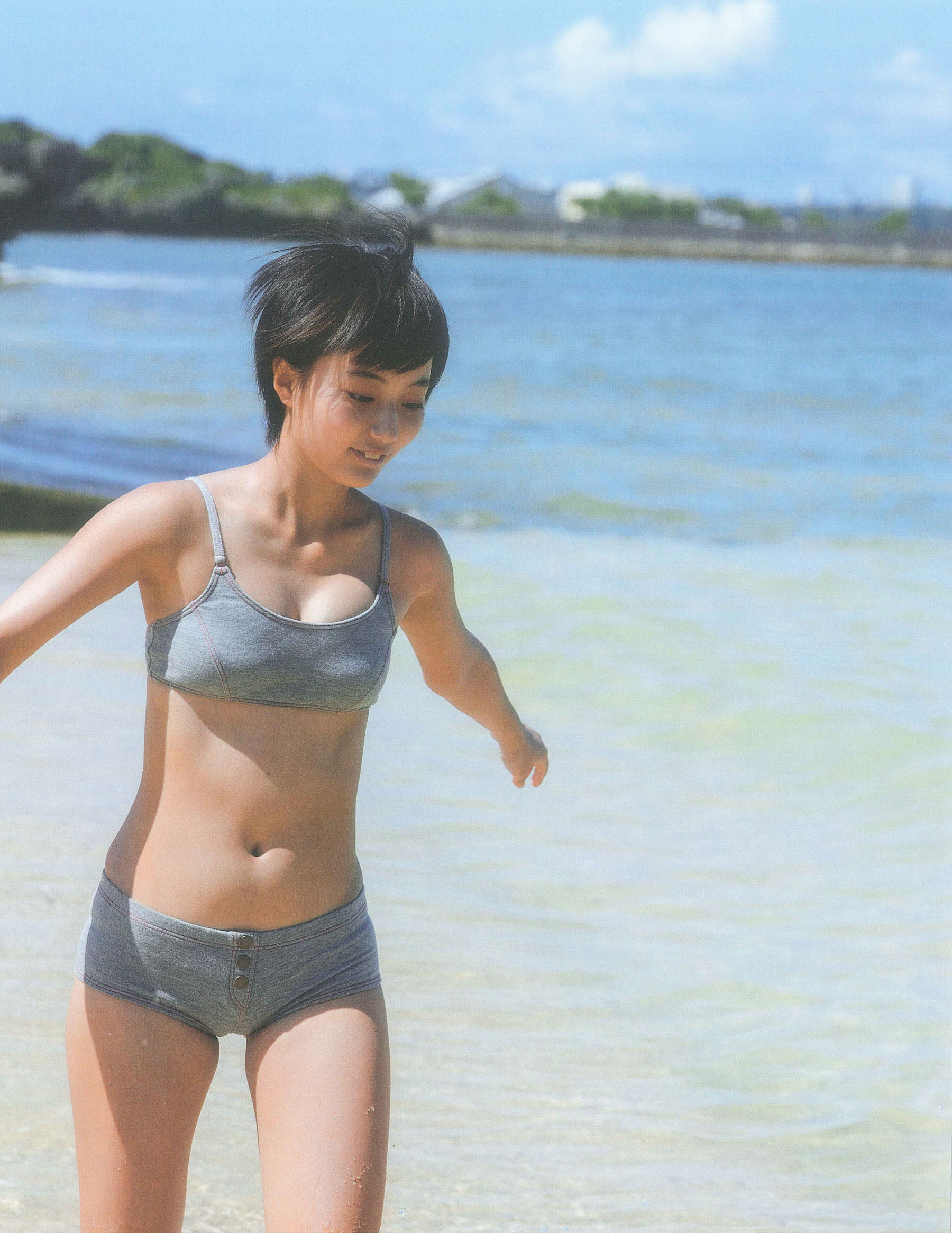 Manami Arai 新井愛瞳『セブンティーンズ?ブルー』1st写真集