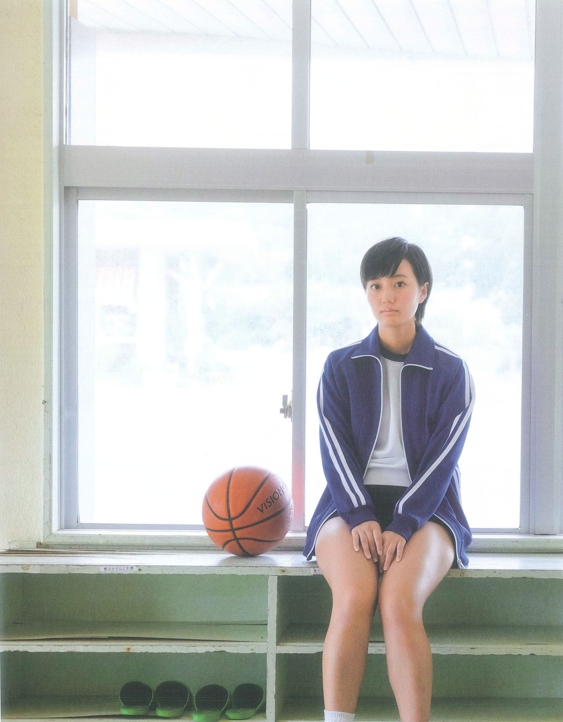 Manami Arai 新井愛瞳『セブンティーンズ?ブルー』1st写真集