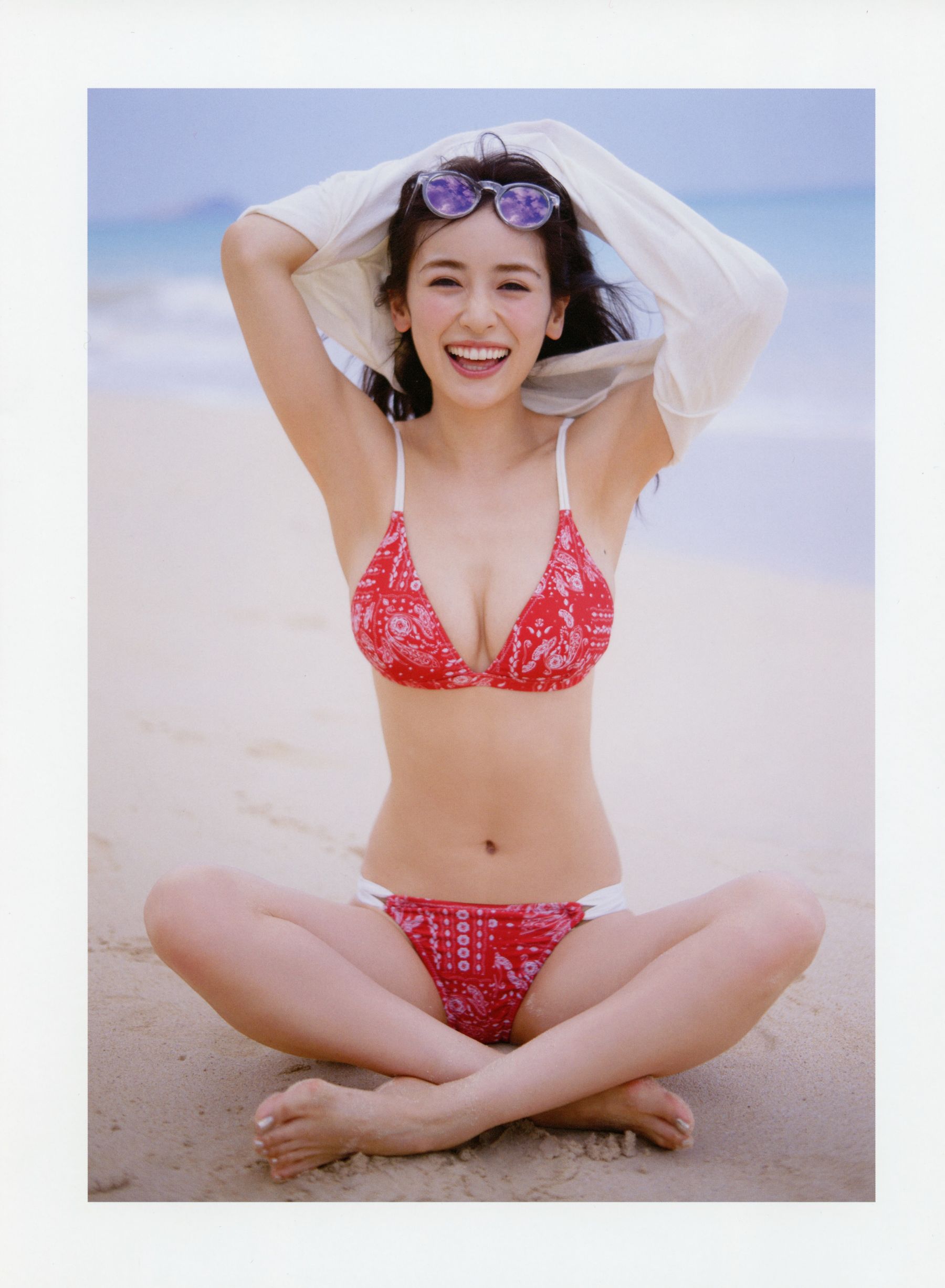 Rika Izumi 泉里香 1st Photobook「Rika!」