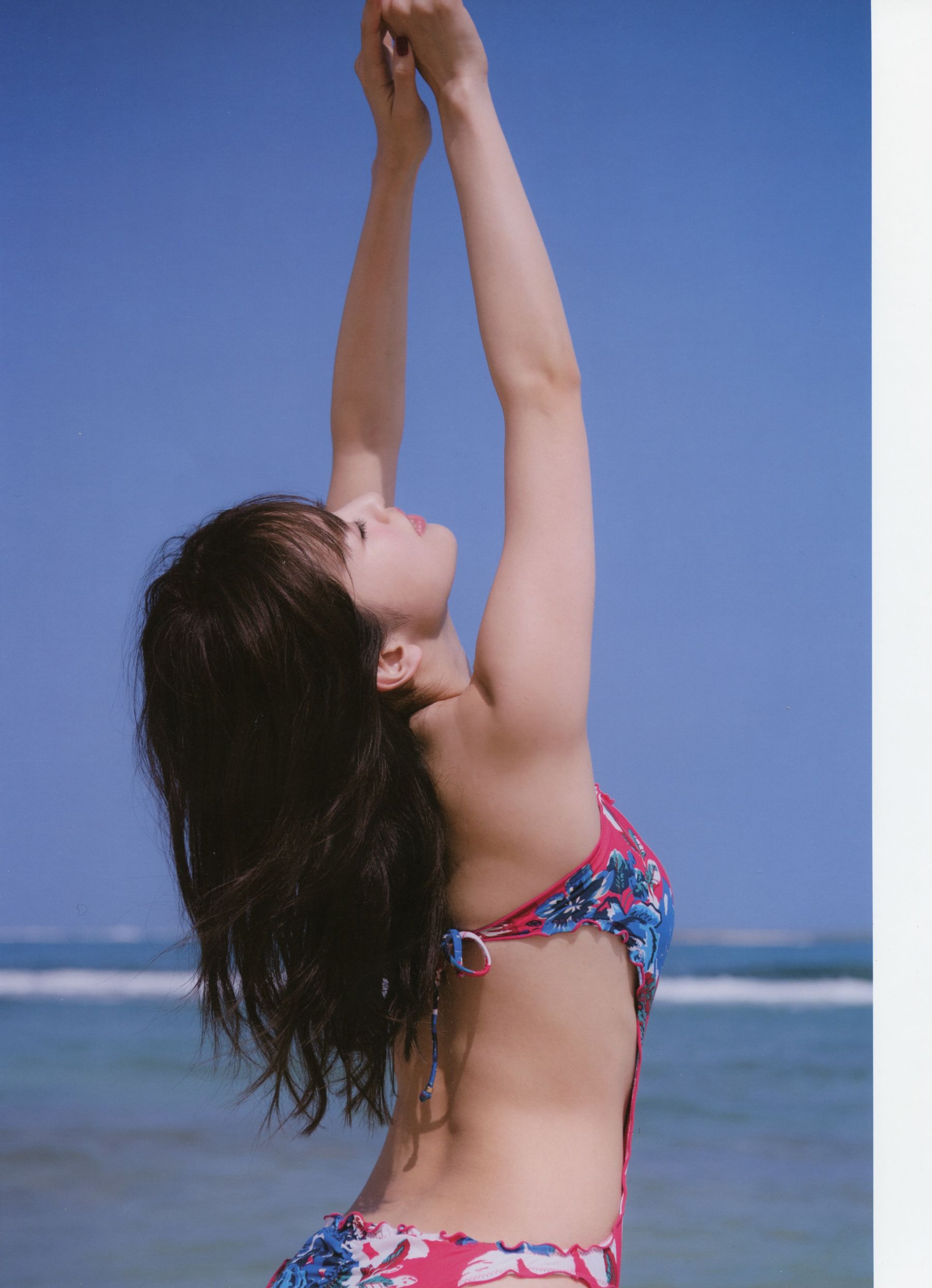 Rika Izumi 泉里香 1st Photobook「Rika!」