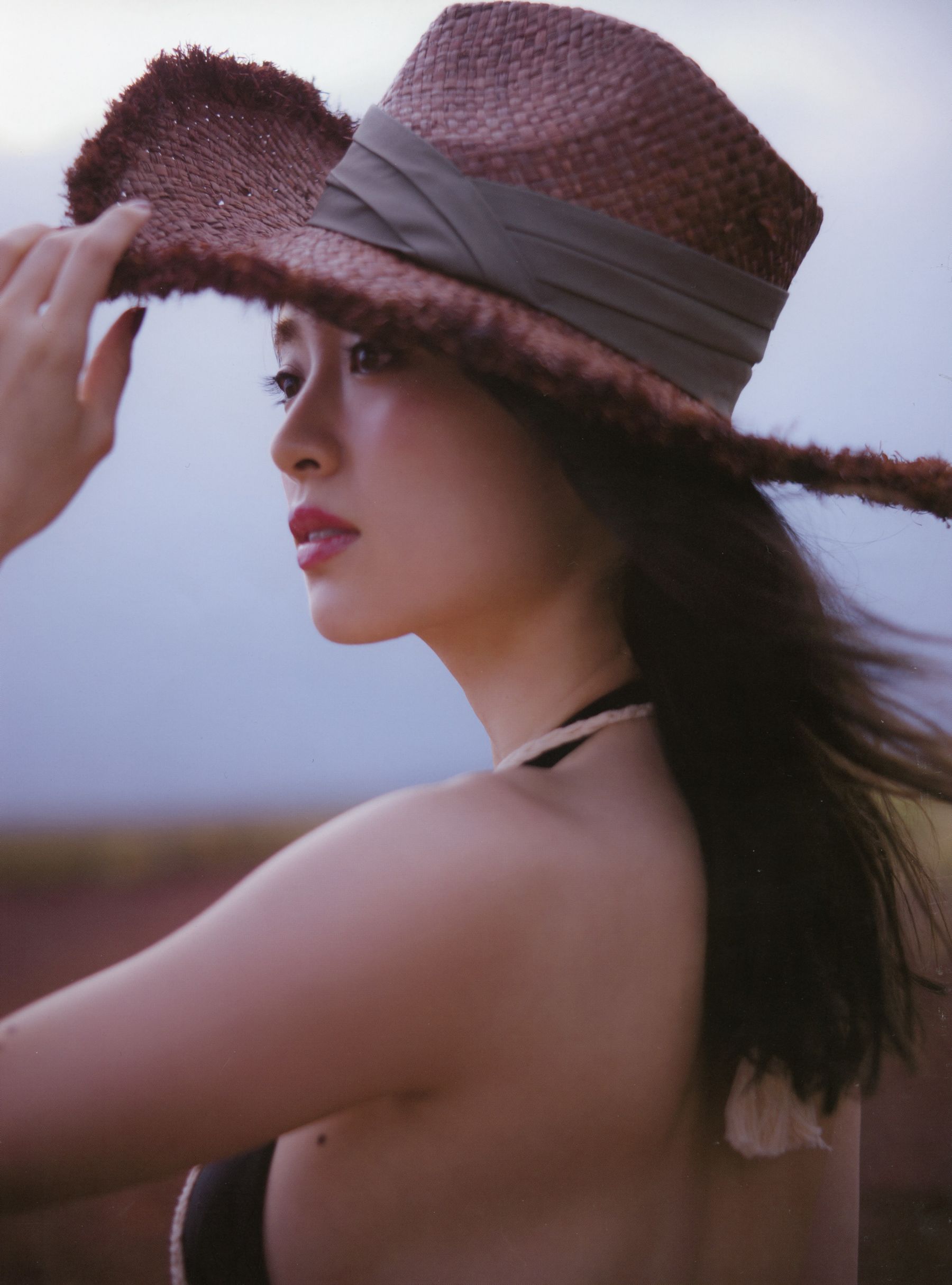 Rika Izumi 泉里香 1st Photobook「Rika!」