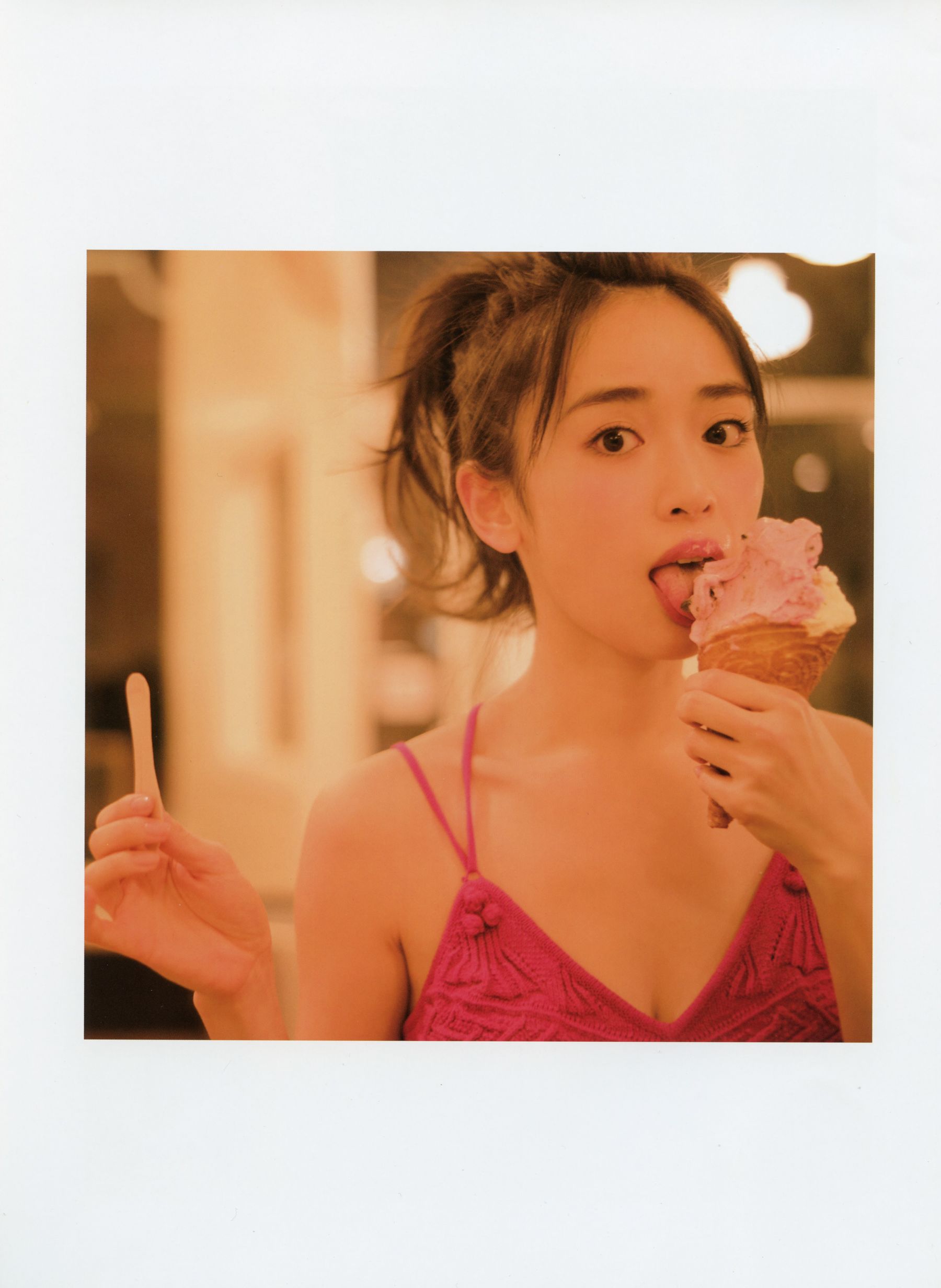 Rika Izumi 泉里香 1st Photobook「Rika!」