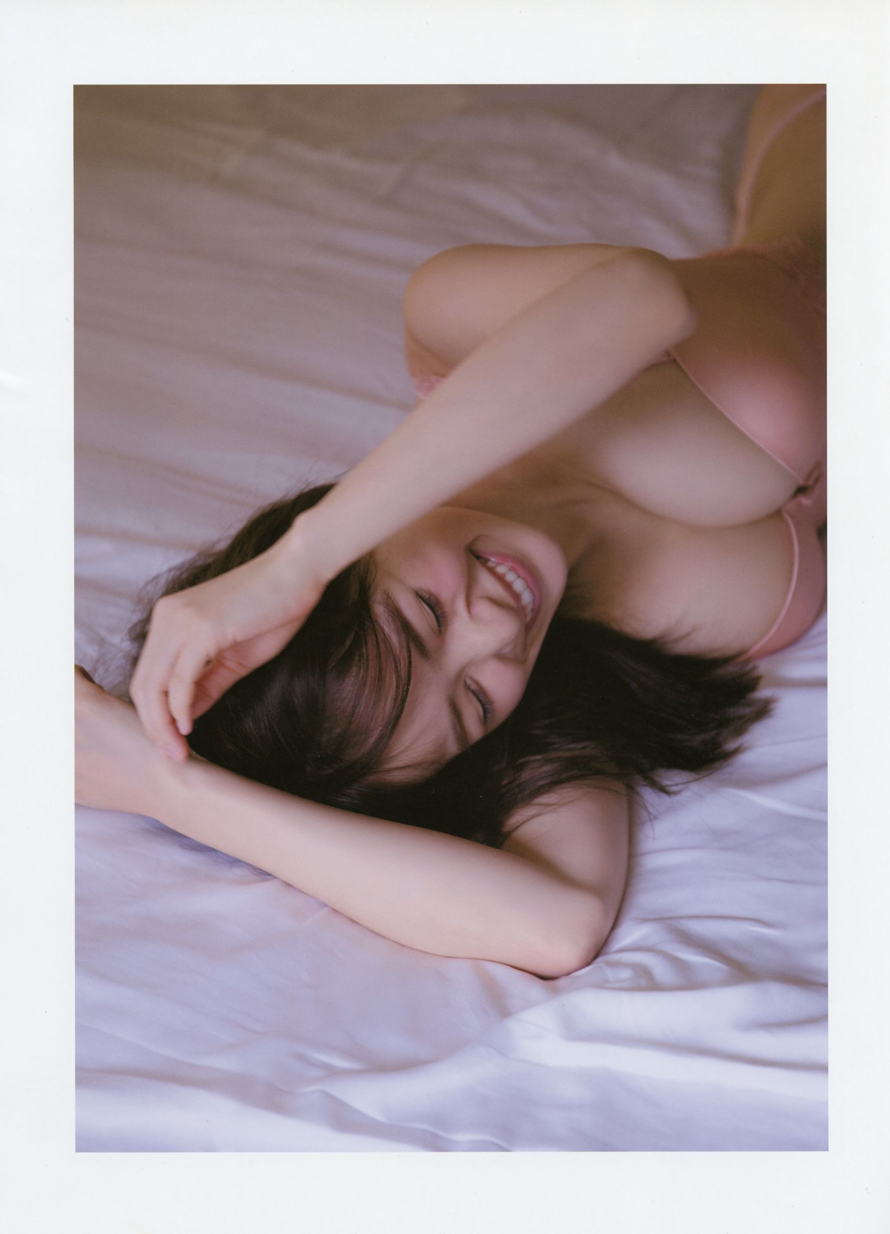 Rika Izumi 泉里香 1st Photobook「Rika!」