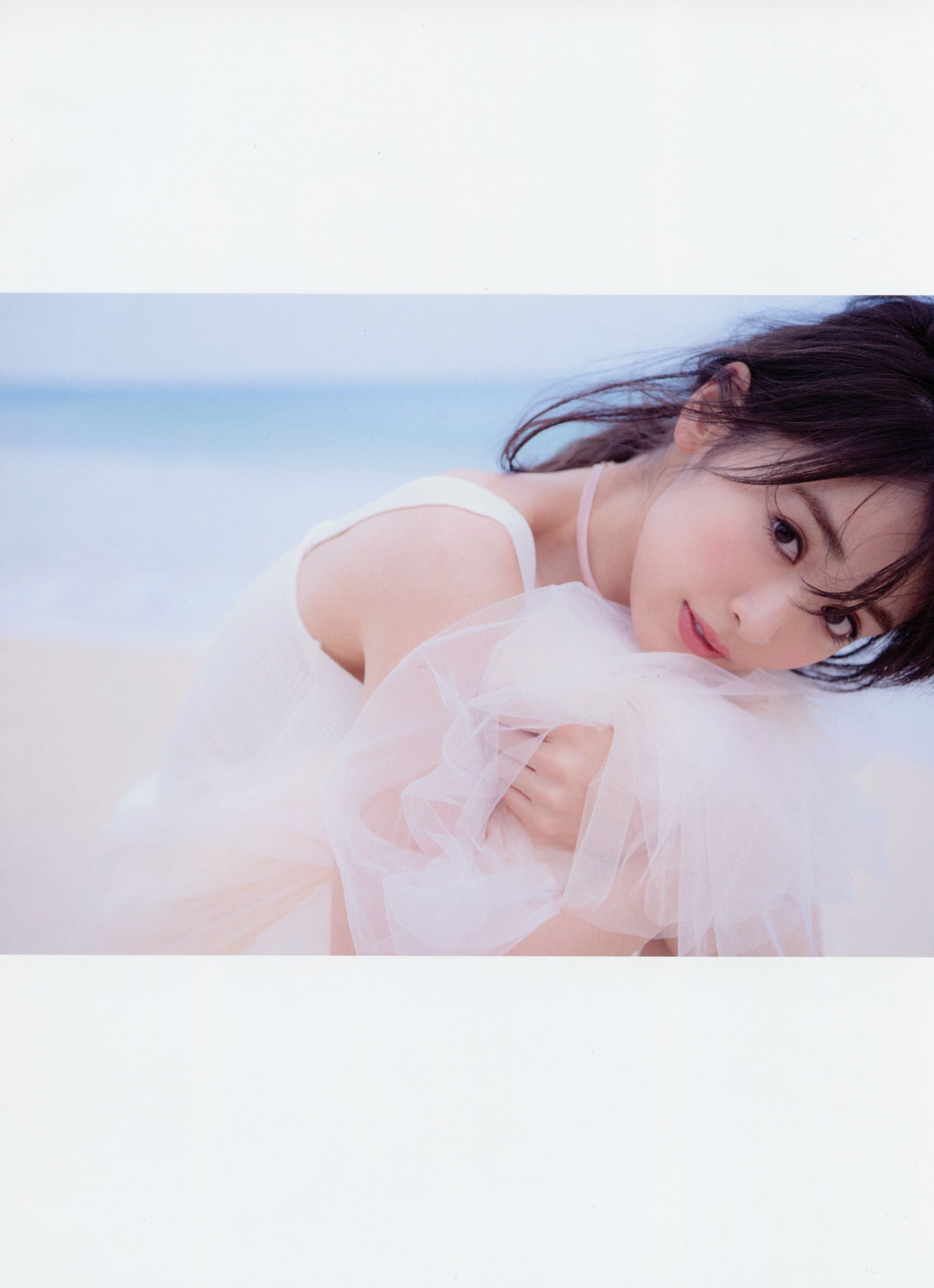 Rika Izumi 泉里香 1st Photobook「Rika!」