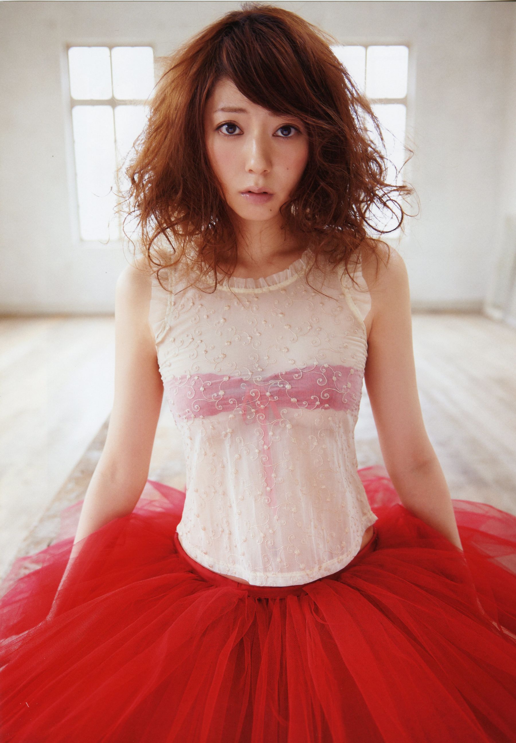 Yuria Haga 芳賀優里亜 写真集 「赤×ピンク」