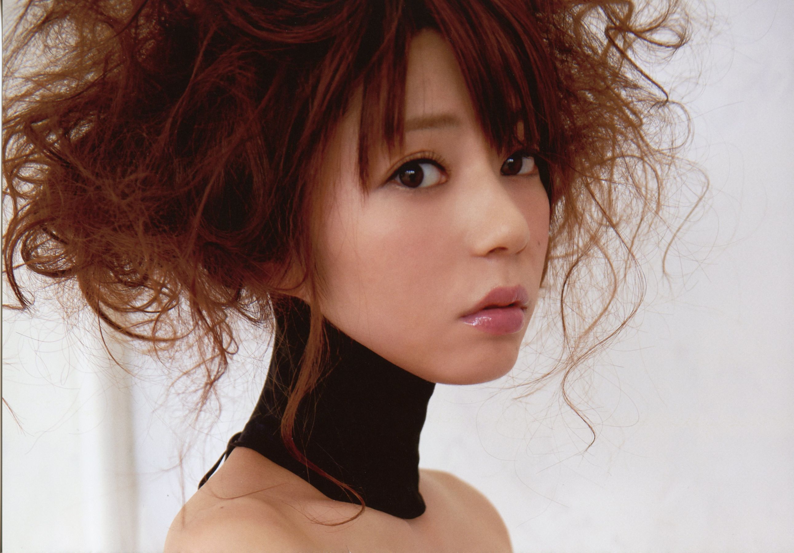 Yuria Haga 芳賀優里亜 写真集 「赤×ピンク」