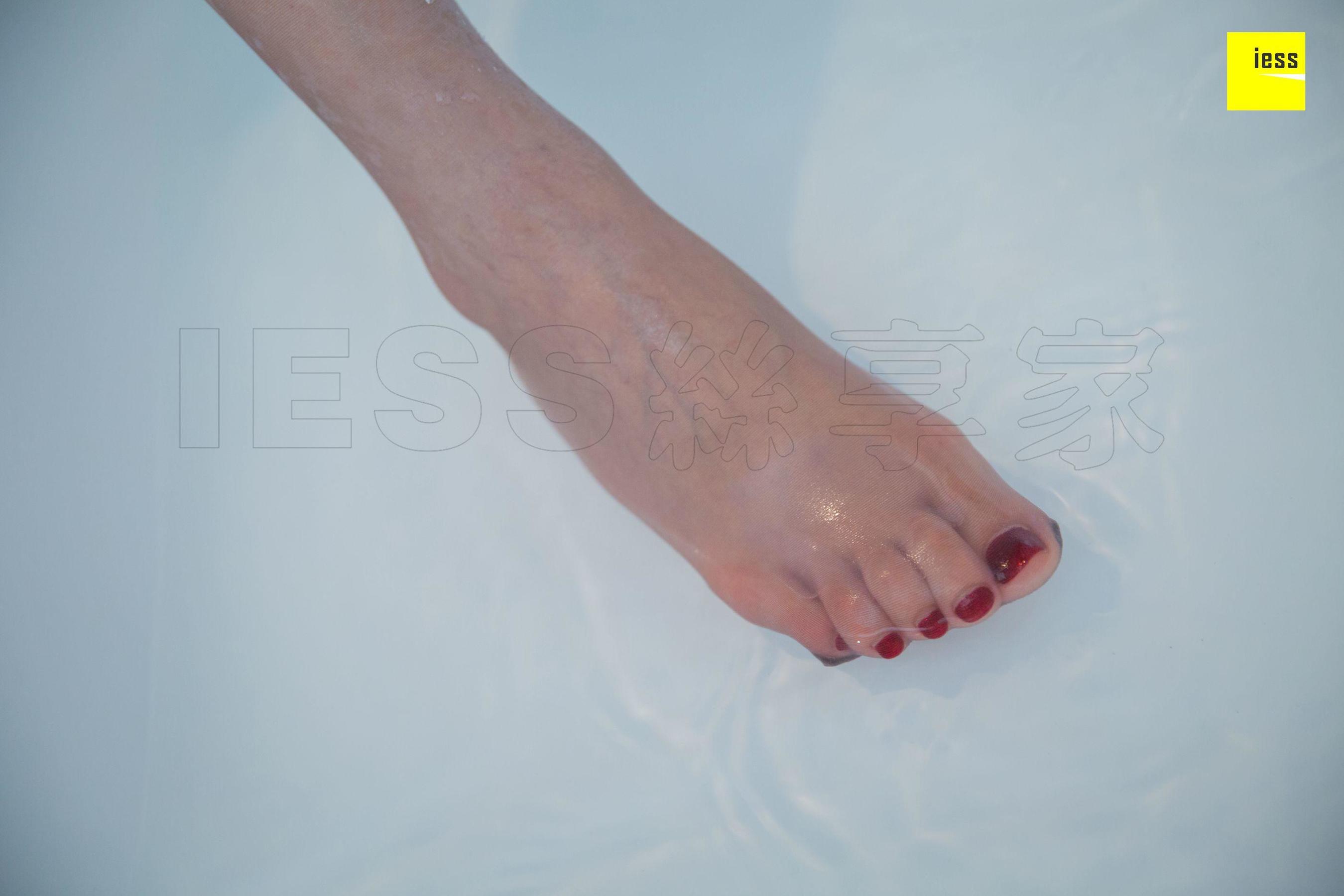 [异思趣向IESS] 模特 七七《拖鞋与高跟鞋》
