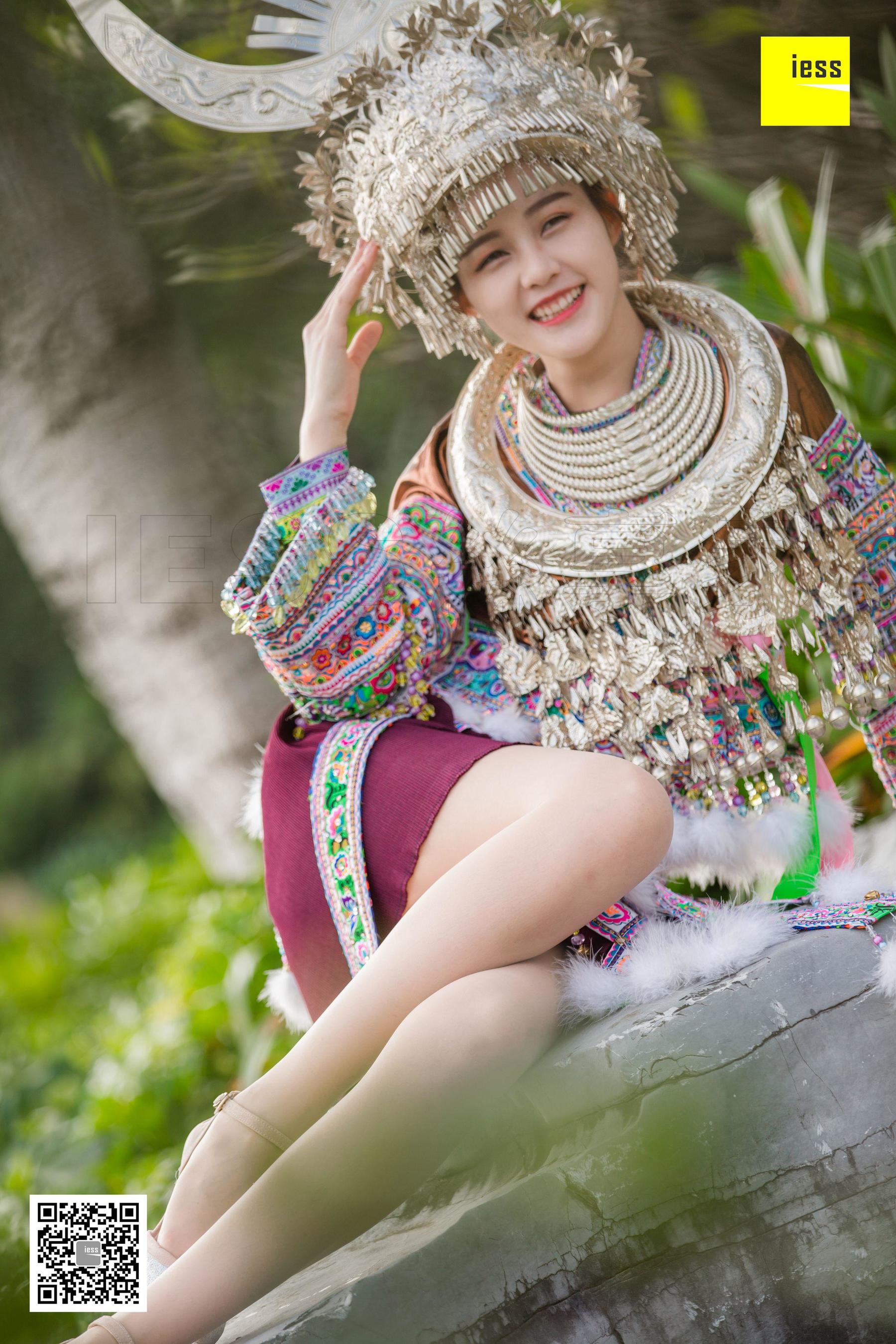 [异思趣向IESS] 模特 九妹《穿丝袜的苗族九妹》