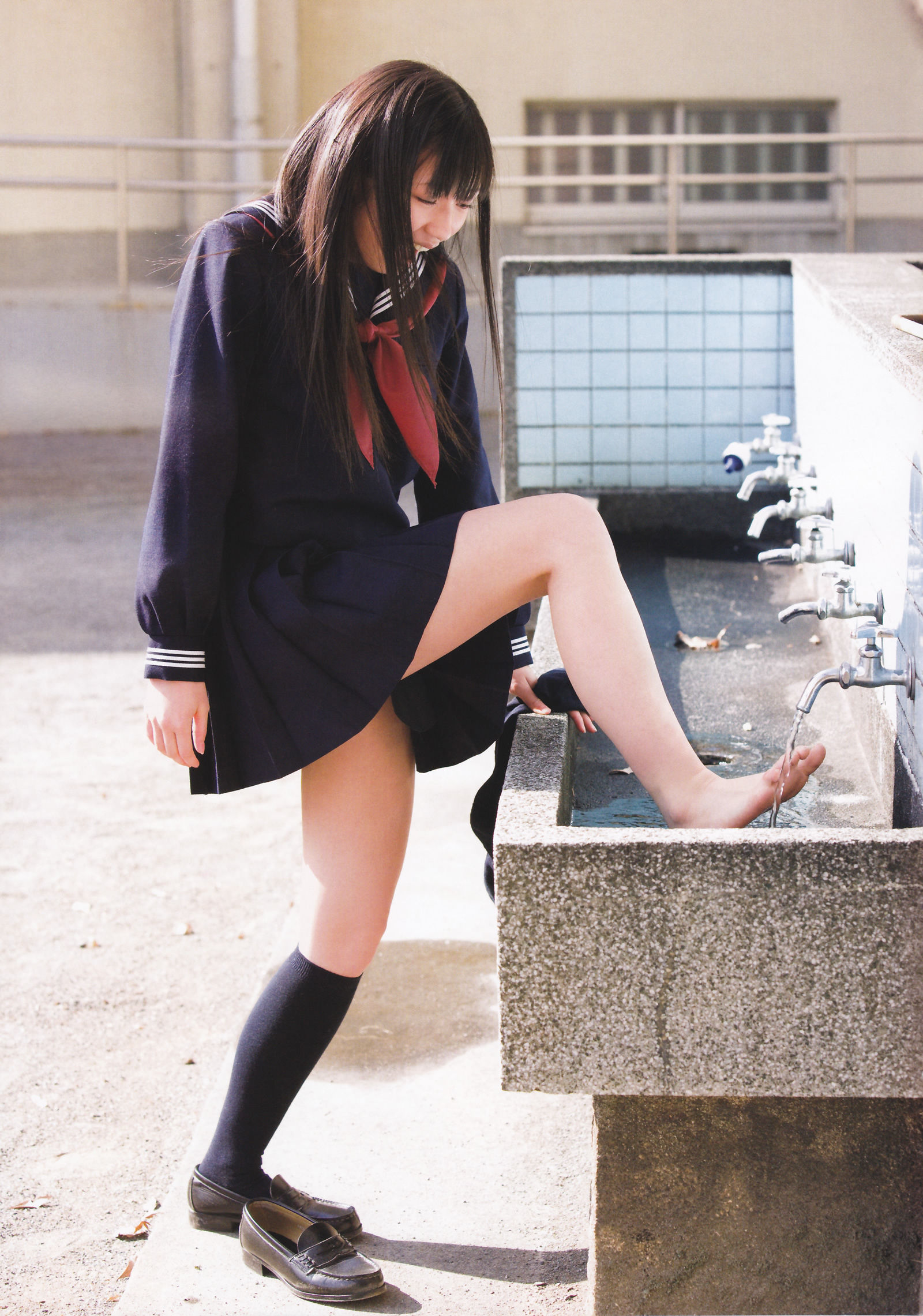 渡邊麻友『1st写真集 まゆゆ』 渡边达生