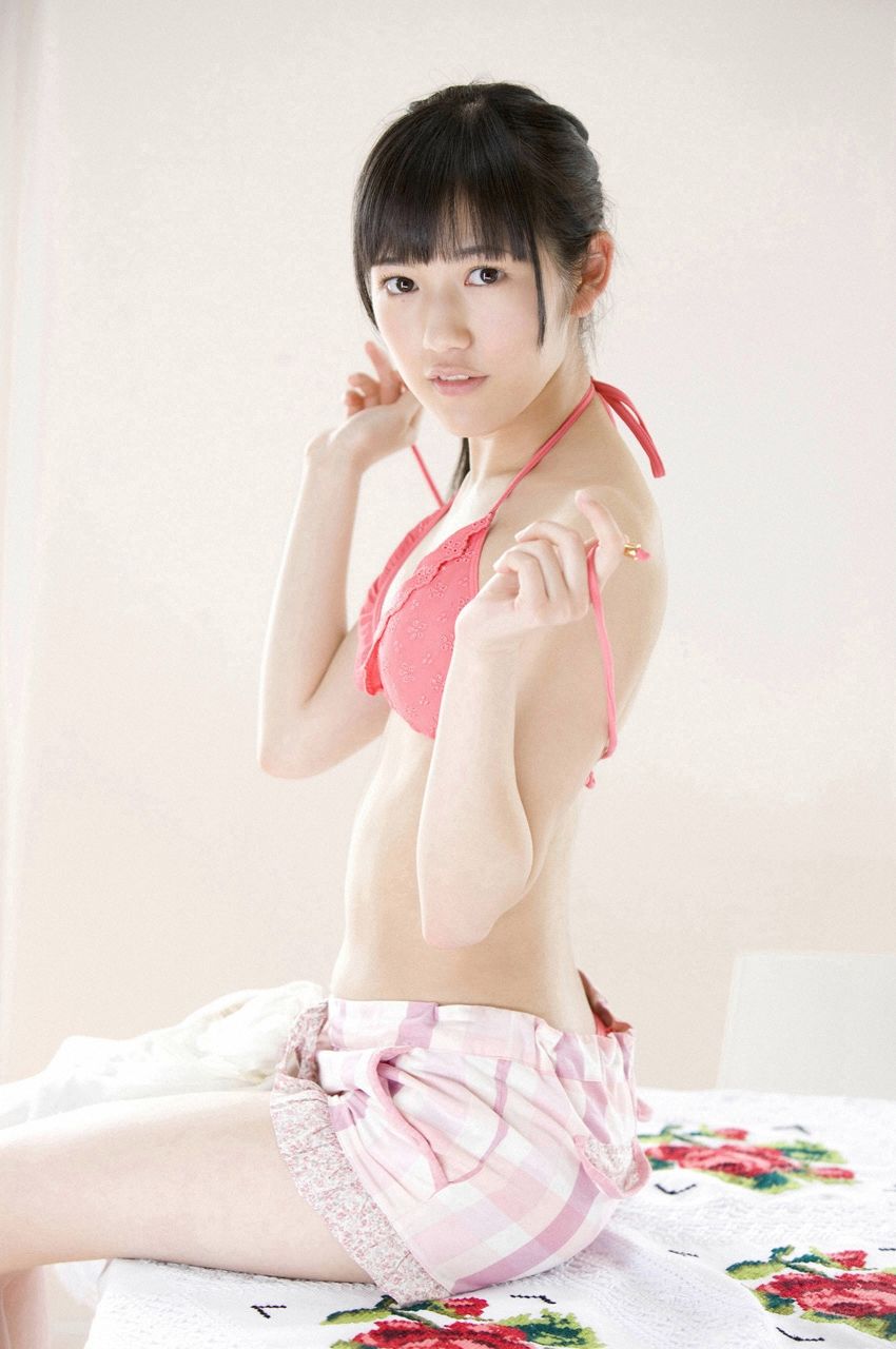 渡邊麻友『1st写真集 まゆゆ』 渡边达生