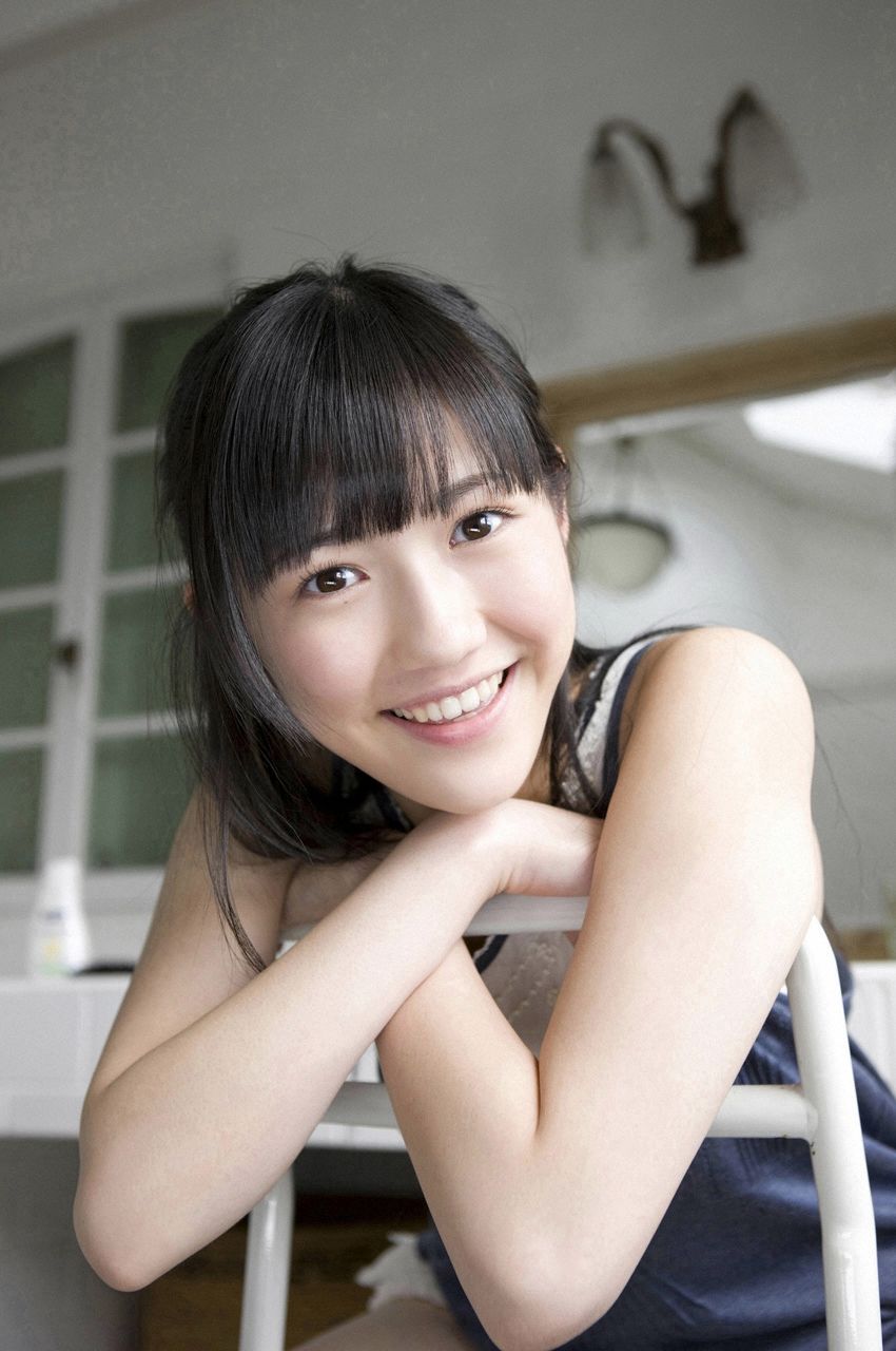 渡邊麻友『1st写真集 まゆゆ』 渡边达生