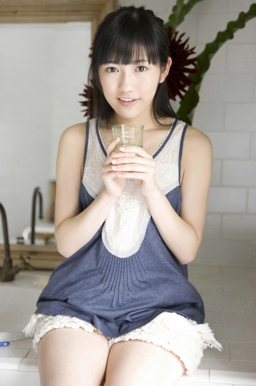 渡邊麻友『1st写真集 まゆゆ』 渡边达生