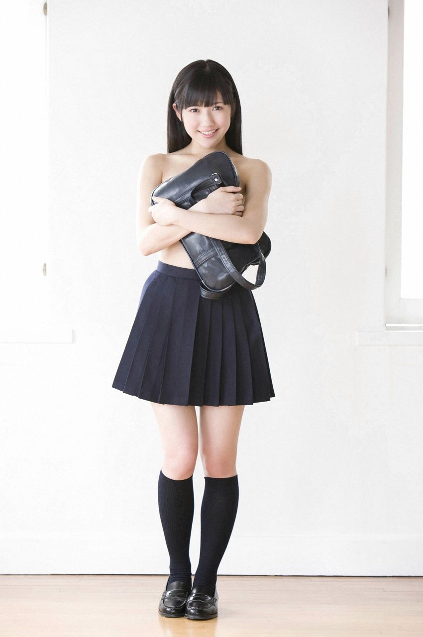 渡邊麻友『1st写真集 まゆゆ』 渡边达生