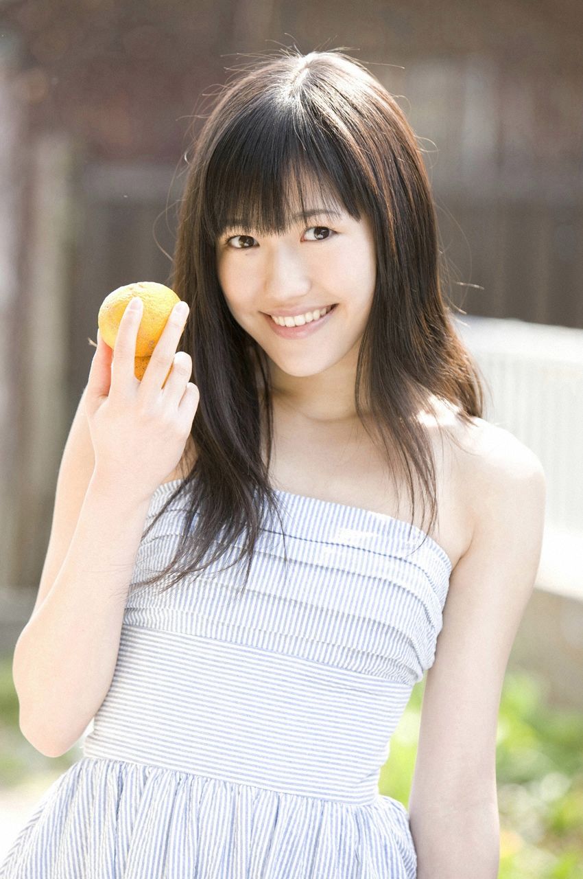 渡邊麻友『1st写真集 まゆゆ』 渡边达生