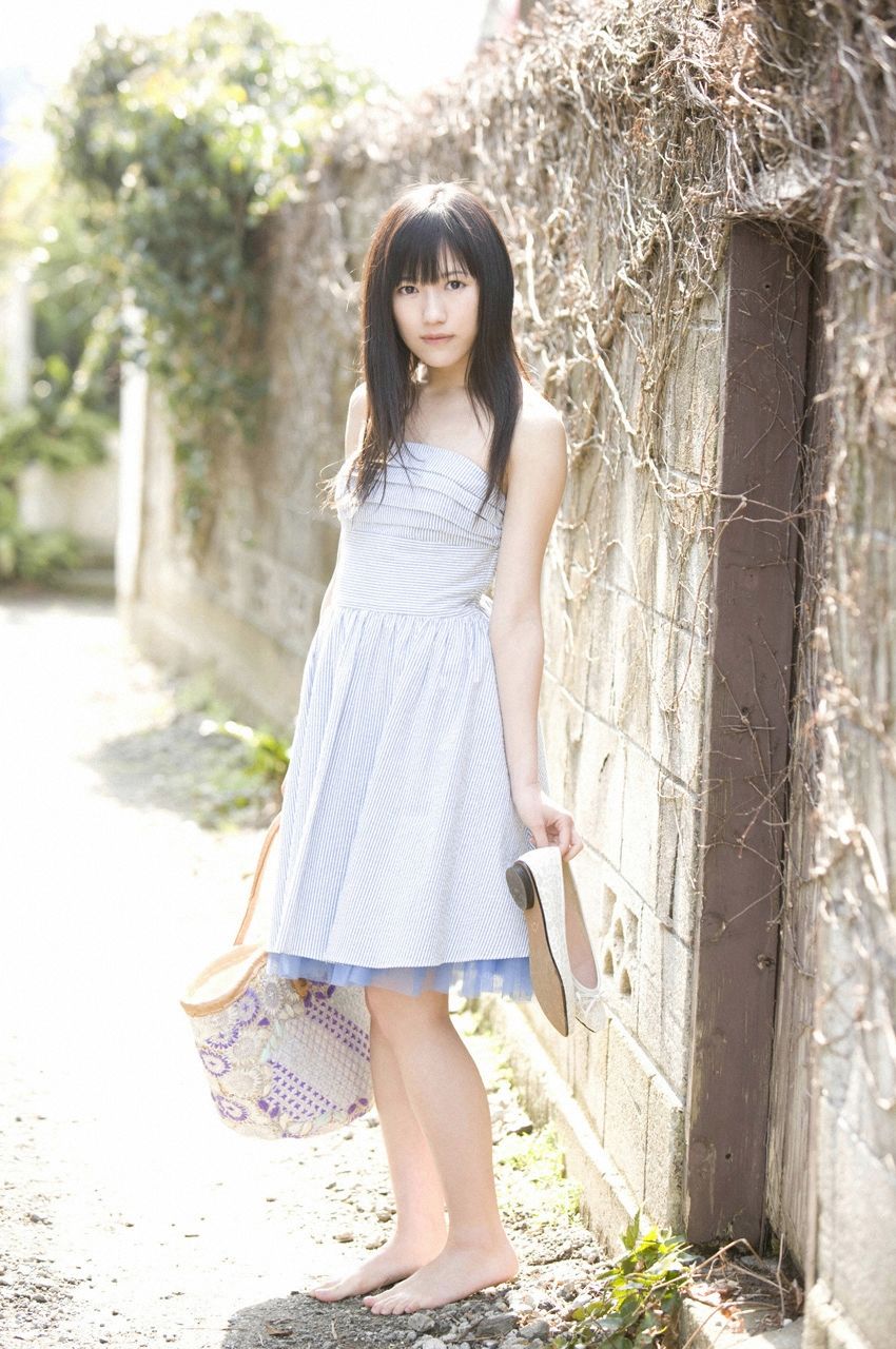 渡邊麻友『1st写真集 まゆゆ』 渡边达生