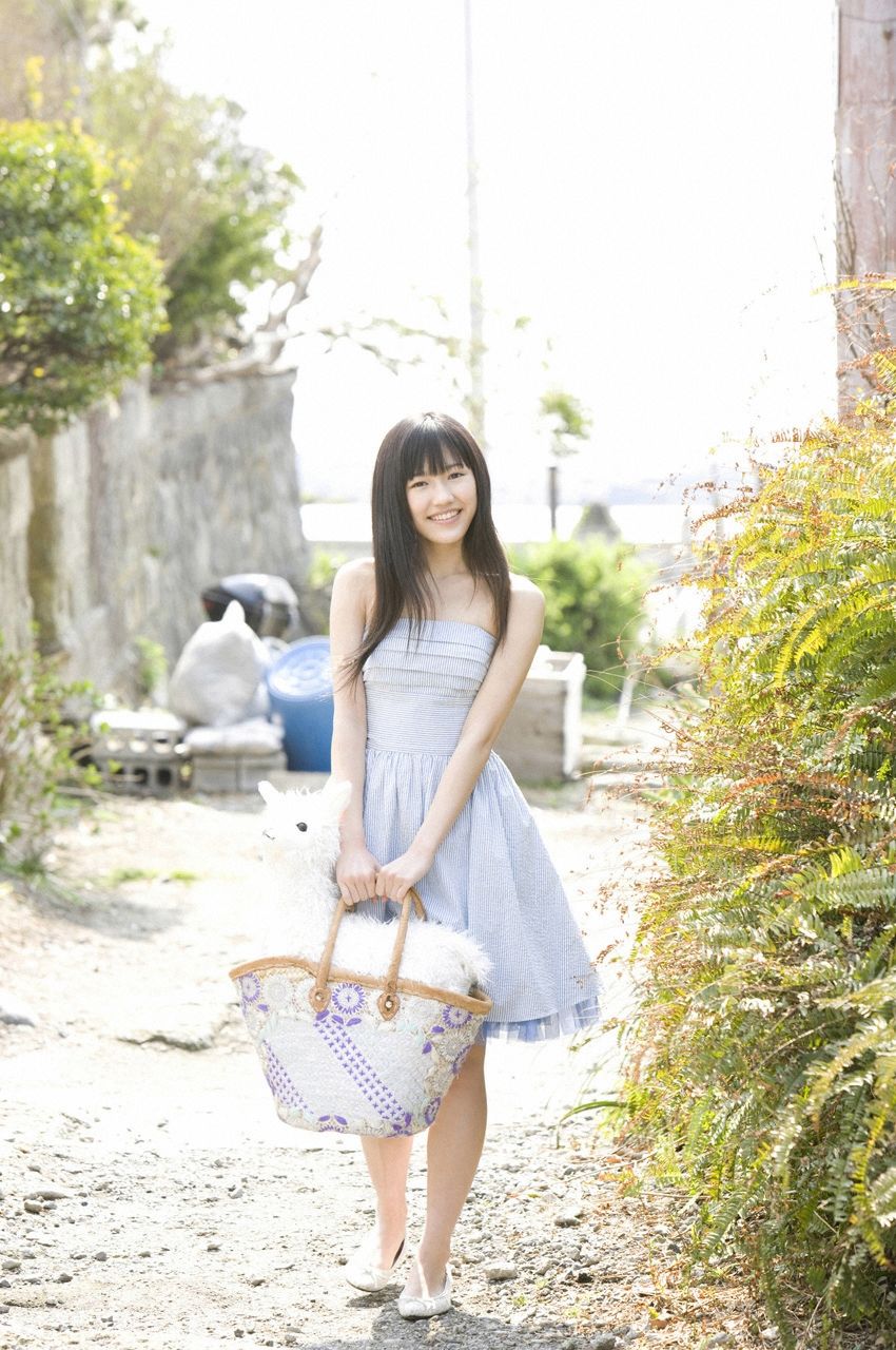渡邊麻友『1st写真集 まゆゆ』 渡边达生