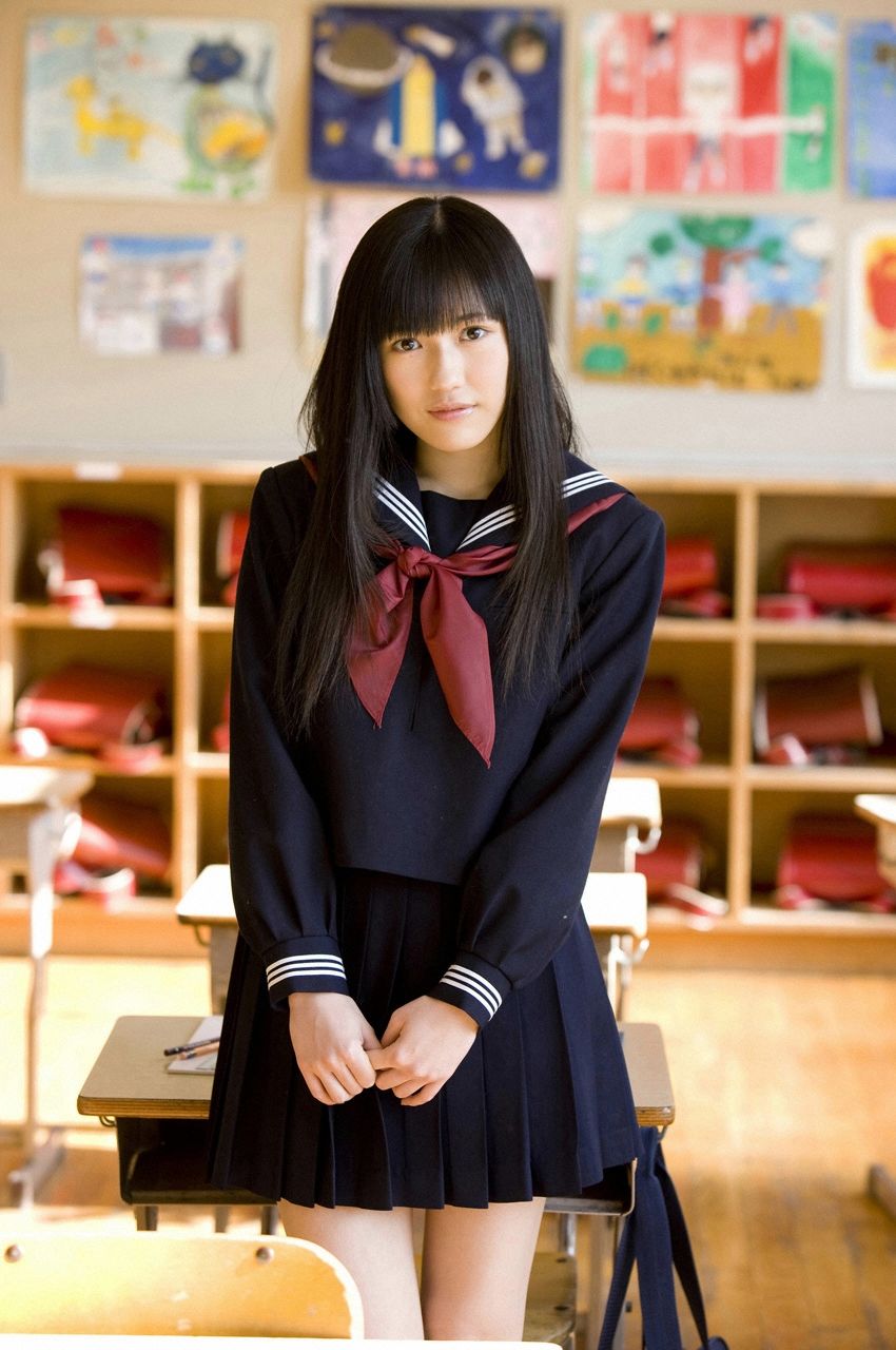 渡邊麻友『1st写真集 まゆゆ』 渡边达生
