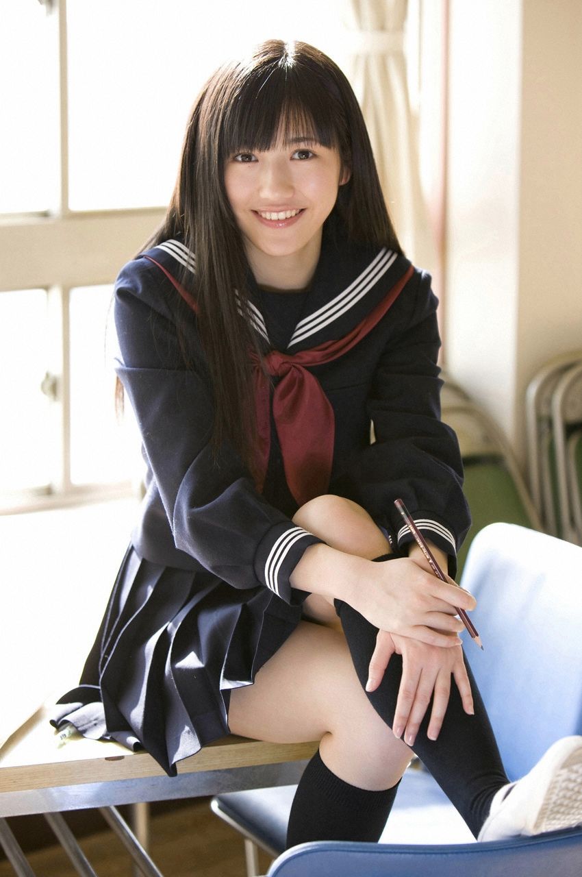 渡邊麻友『1st写真集 まゆゆ』 渡边达生