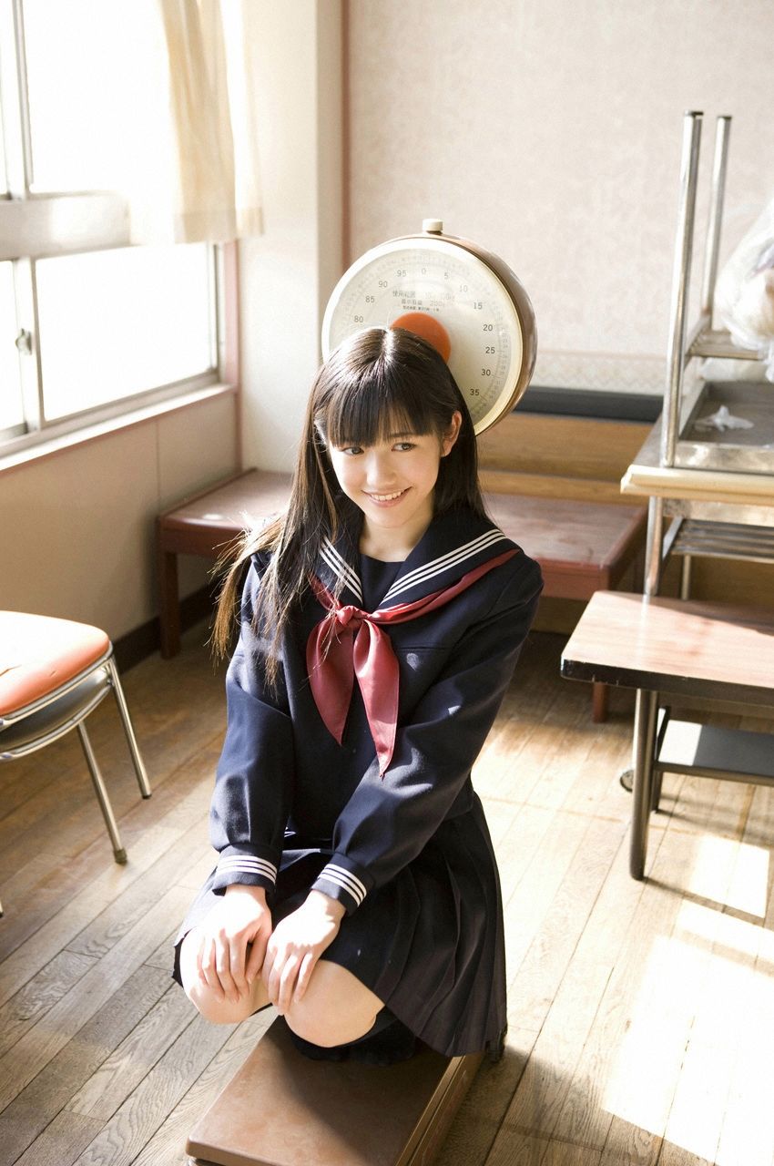 渡邊麻友『1st写真集 まゆゆ』 渡边达生